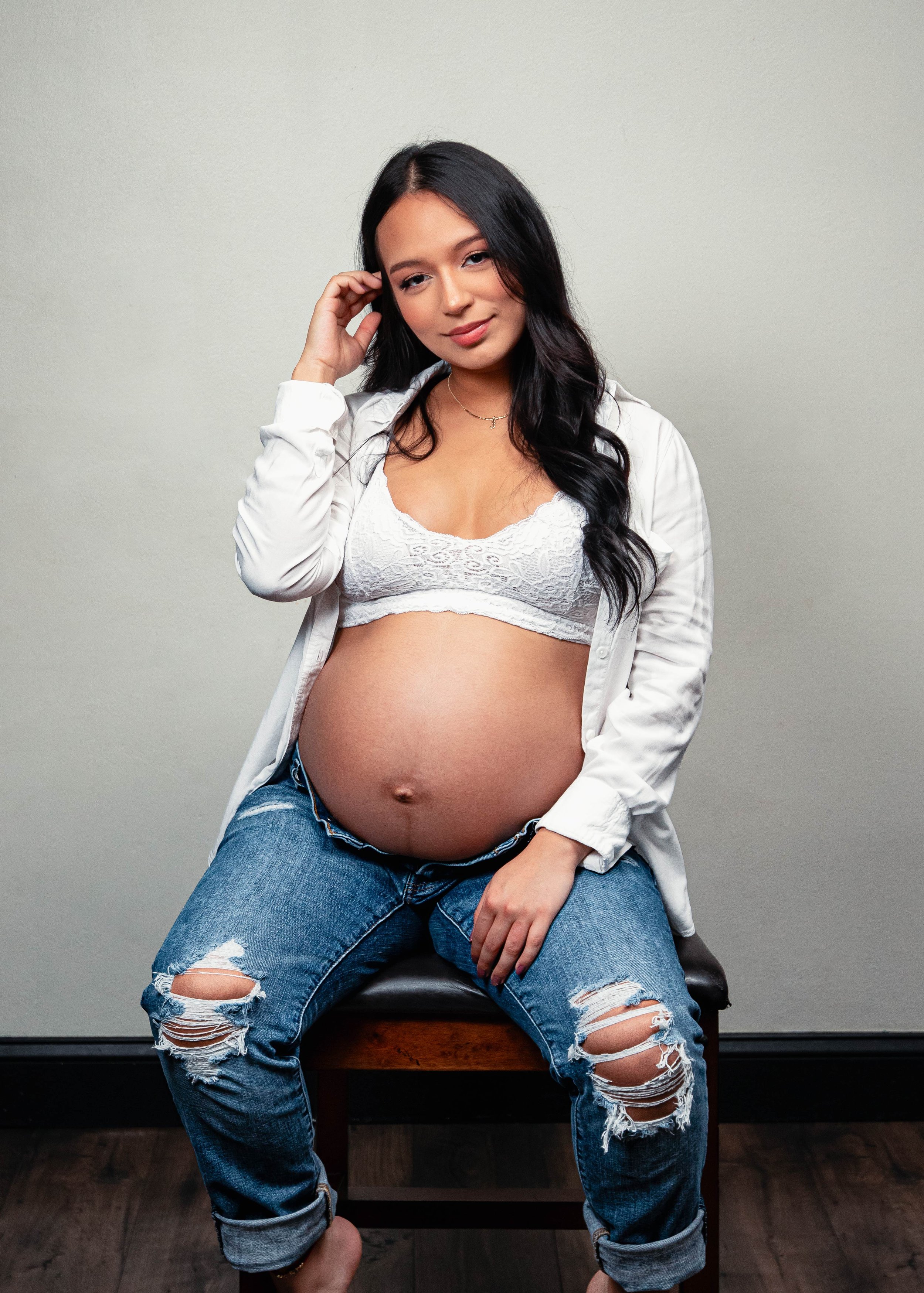 Miami-Kendall-Maternity-Indoor-Jeans-Photoshoot-Bright-City-Studios-3.jpg