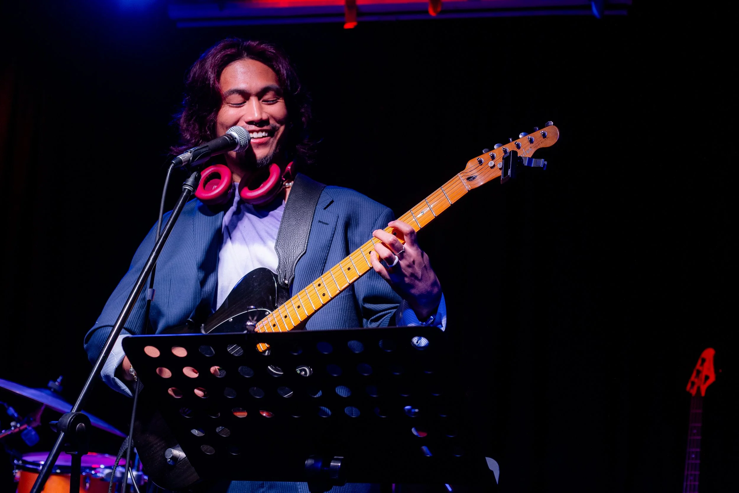 OPEN UP YOUR SONGWRITING WITH OPEN GUITAR TUNINGS