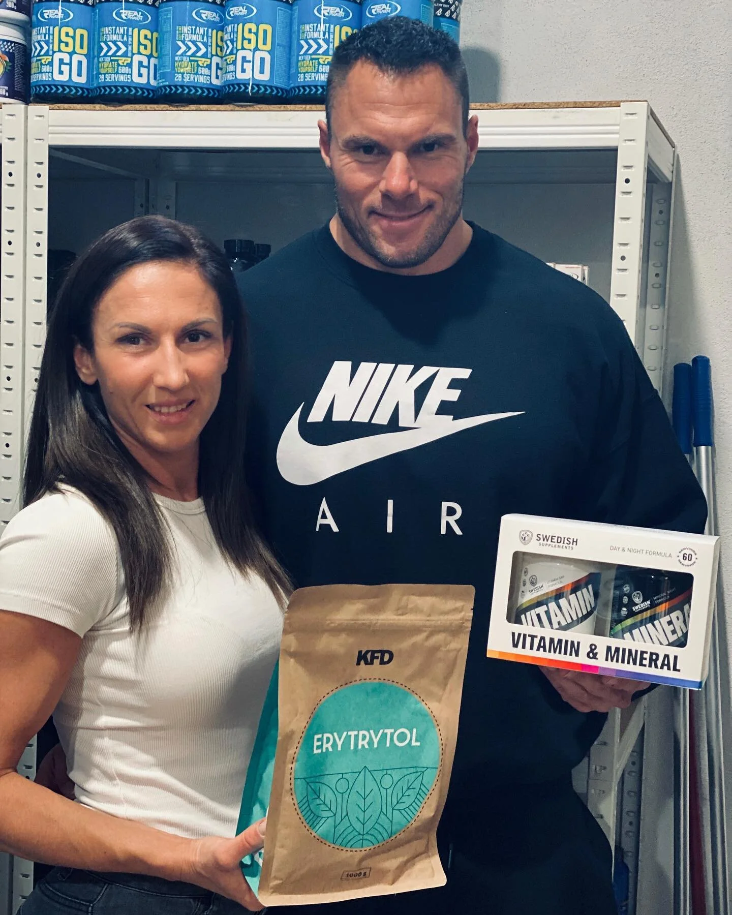 Ker imava &lsquo;veze&rsquo; lahko prideva kar v skladi&scaron;če in nabereva vse kar potrebujeva 😍 hvala @dejan_frlic  in @strong.si_slovenija 🙏🏻 
vsi ostali pa lahko naročite vse in &scaron;e več na www.strong.si &trade;️
#strongsi #strongsloven