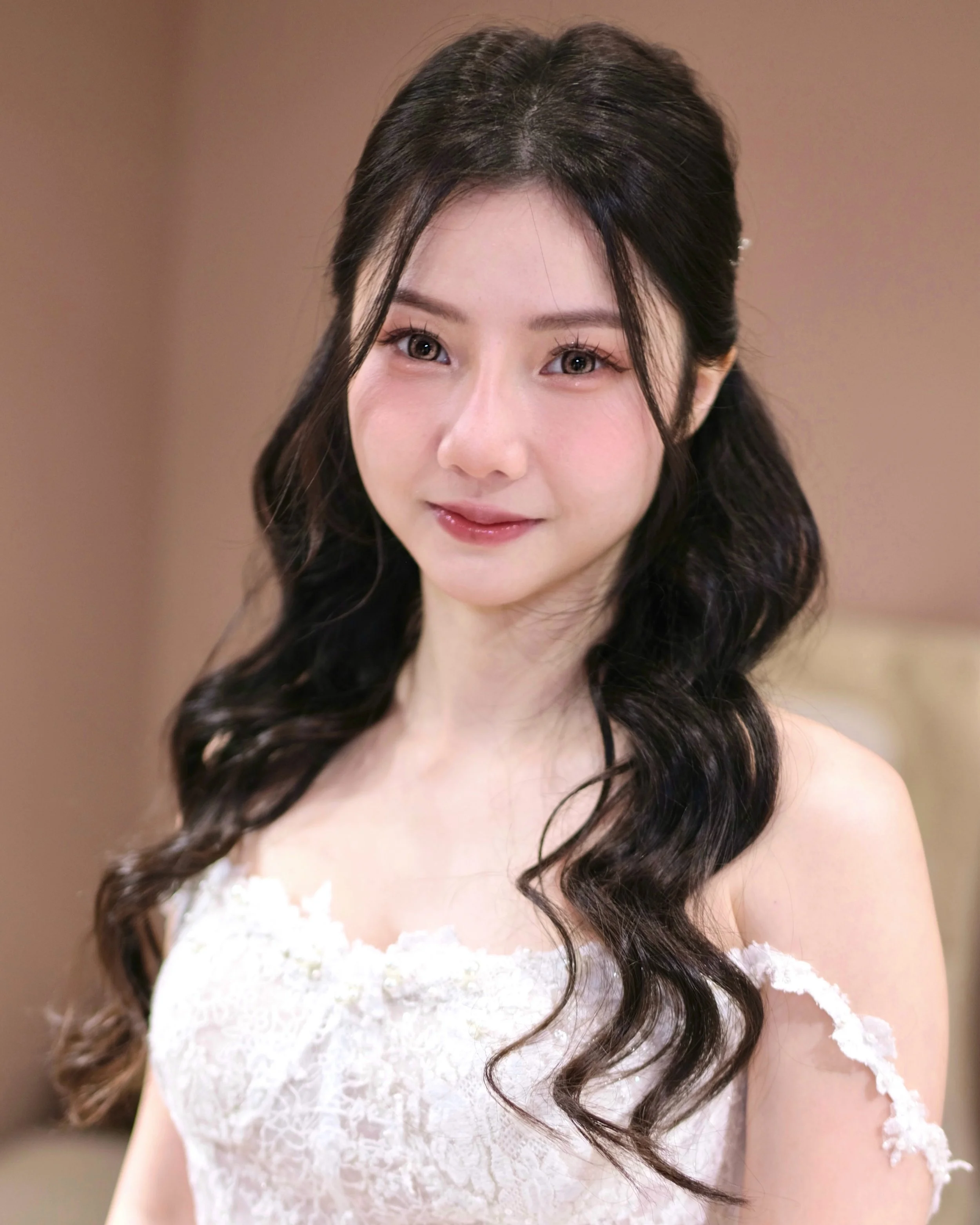 💜 HMUA @phoebe_powderpuffed
Girly Sweet Glam with a Korean Touch

doll-like eyes with rosy blushes 🌸 for the brides who loves all things romantic and dreamy 💕

&mdash;
MAKEUP &amp; HAIR @phoebe_powderpuffed @powderpuffedsg
GOWN @thegownconnoisseur