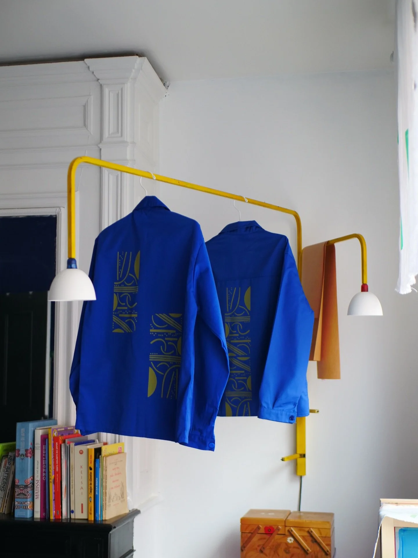 Les derni&egrave;res chemises rejoignent vos foyers ! C&rsquo;est toujours quelque chose de les voir quitter l&rsquo;atelier alors je prends autant que possible le temps de les immortaliser. Offrir de l&rsquo;artisanat pendant les f&ecirc;tes, c&rsqu