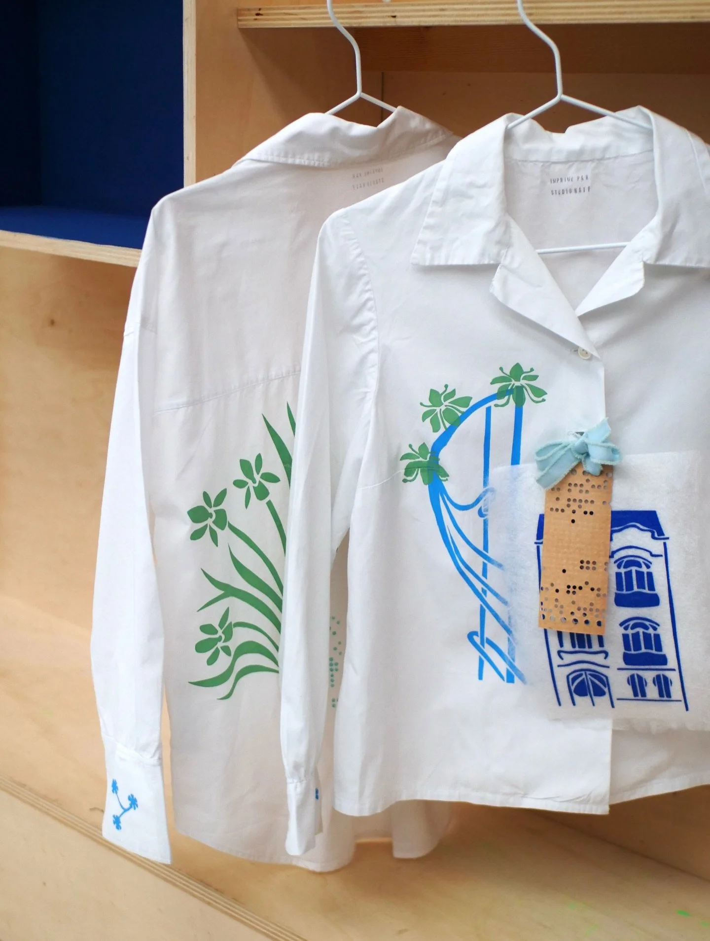 Fa&ccedil;ade &bull; num&eacute;ro 1 &bull; La Villa Derveaux 
Des motifs textiles inspir&eacute;s par les fabuleuses fa&ccedil;ades du Nord. 

Je commence une nouvelle s&eacute;rie de v&ecirc;tements inspir&eacute;e de motifs architecturaux, l&rsquo