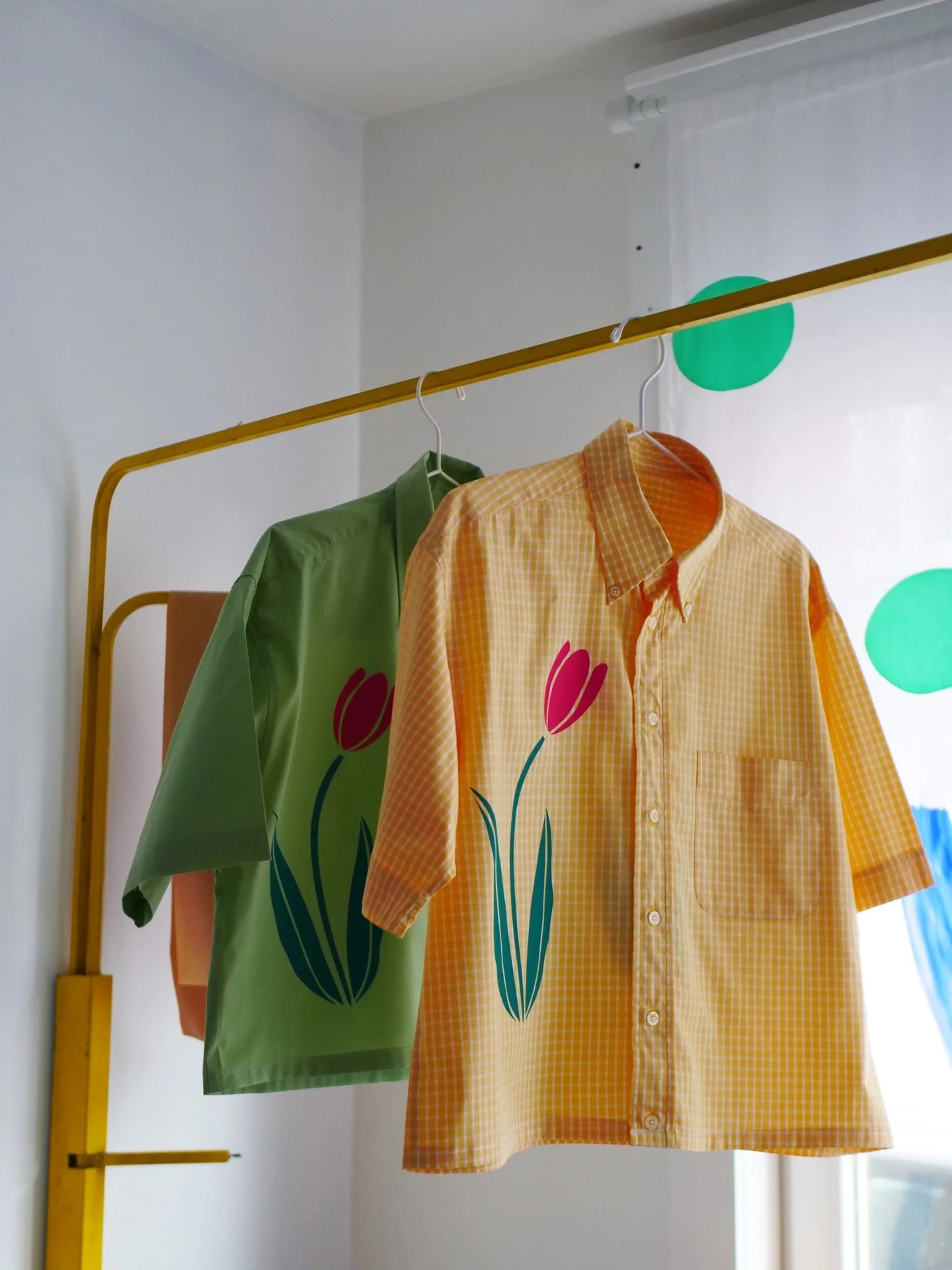 Petit dump des impressions de ces derni&egrave;res semaines : des fleurs, de la couleur et parfois de la douceur (cf derni&egrave;re photo)🌷 
Envie de faire pareil et de d&eacute;couvrir l&rsquo;impression artisanale ? Mon prochain atelier &agrave; 