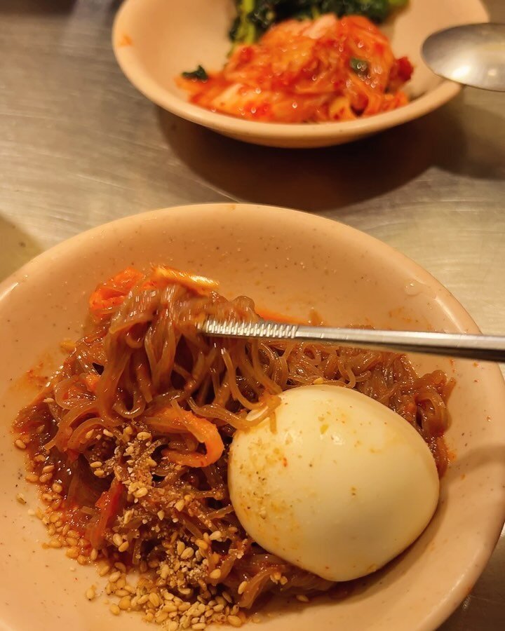 Missing markets, cold noodles from @onjium_restaurant, @josephlidgerwood and @summersharkey drawing me pics and writing me unshareable Australian/Korean fairytales (😂) plus cooking exceptional food at @restaurantevett, and @summerlytaste pouring mak