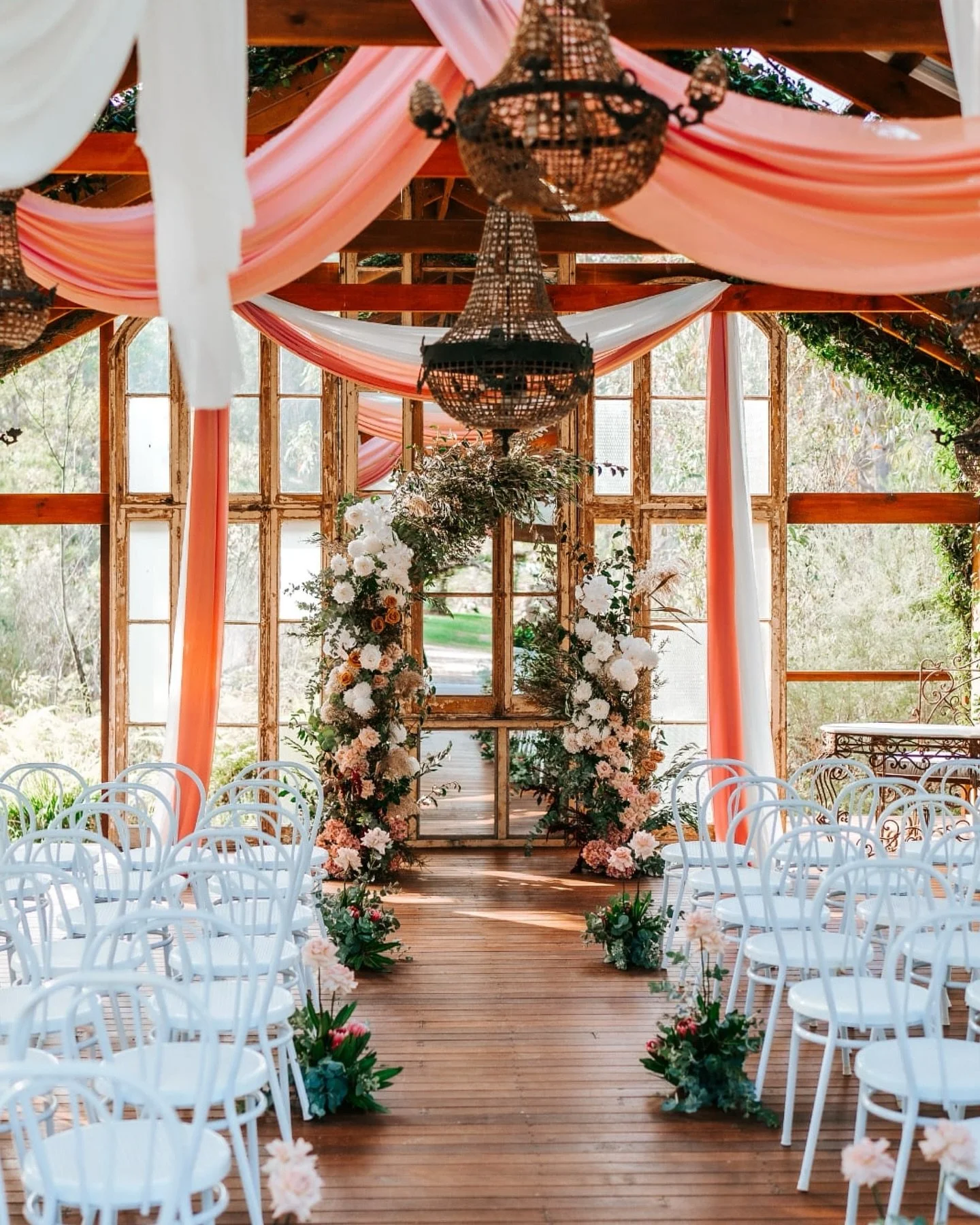 ✨ Drapery is having its main character moment right now &ndash; and honestly, nobody does it quite like @hoorahevents 🪩 

Think instant drama, elegance on tap and that little bit of magic that turns a space from &ldquo;cute&rdquo; into &ldquo;can&rs