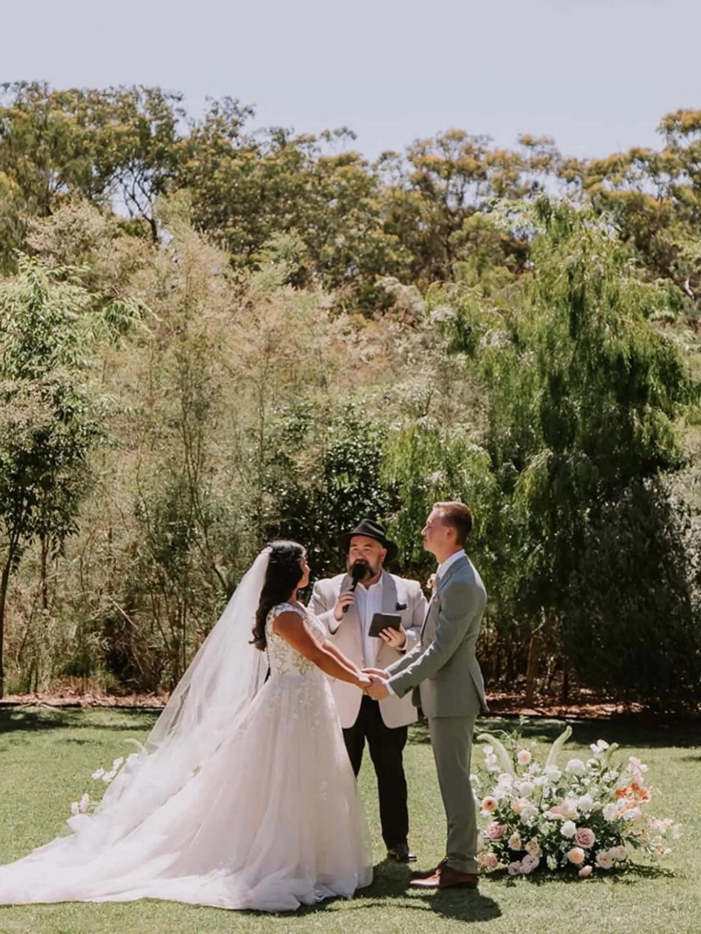 A huge congratulations to our friends Holly and Louis aka the King and Queen of @robertson_pub on their wedding over the weekend! A gorgeous celebration of local talent 💖

📷 @tracy_lee_photography
