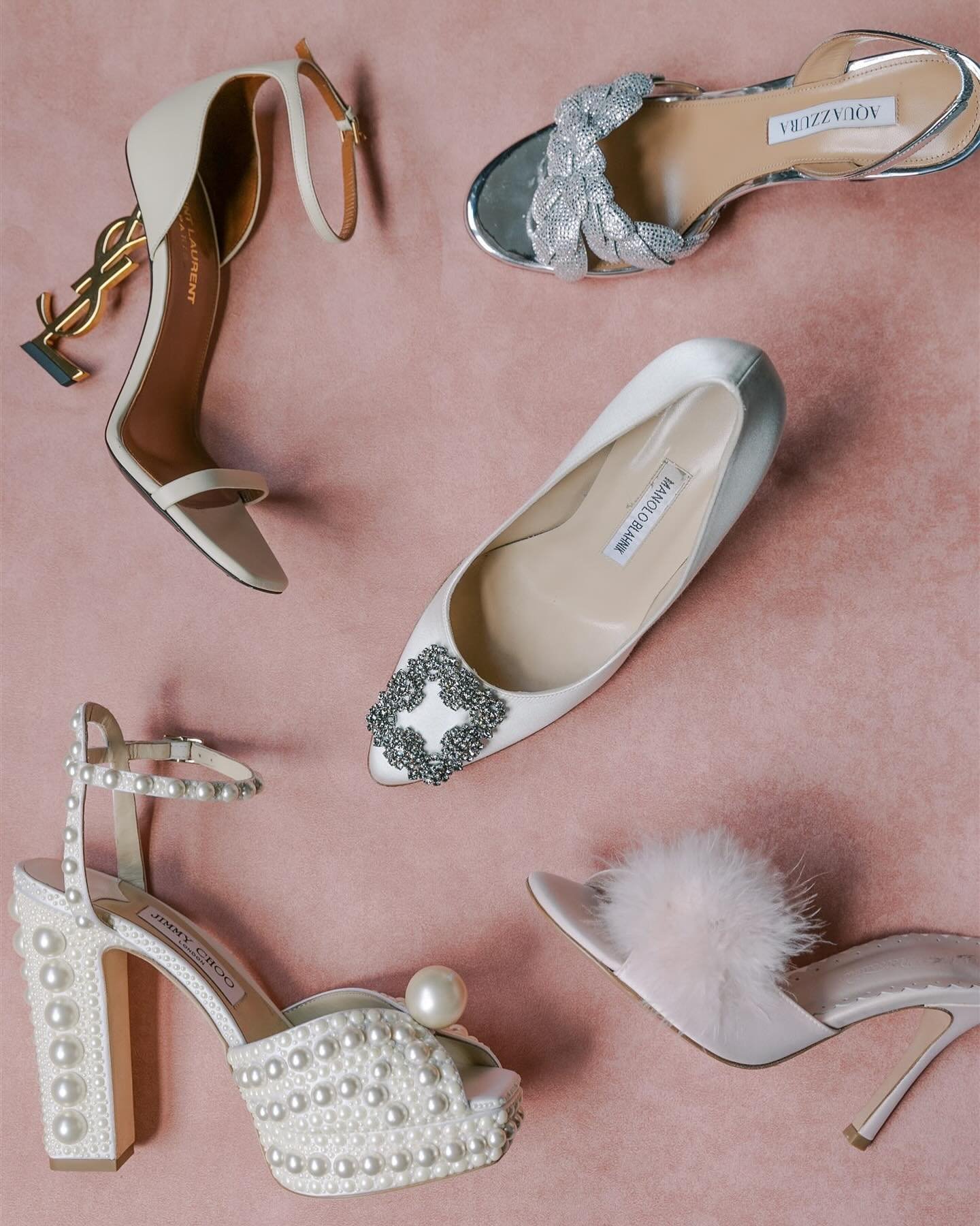 When the bride loves shoes! A girl after my own heart! Annie had the best shoe selection for her wedding weekend looks and we had so much fun photographing them! What is your wedding day shoe style?👠