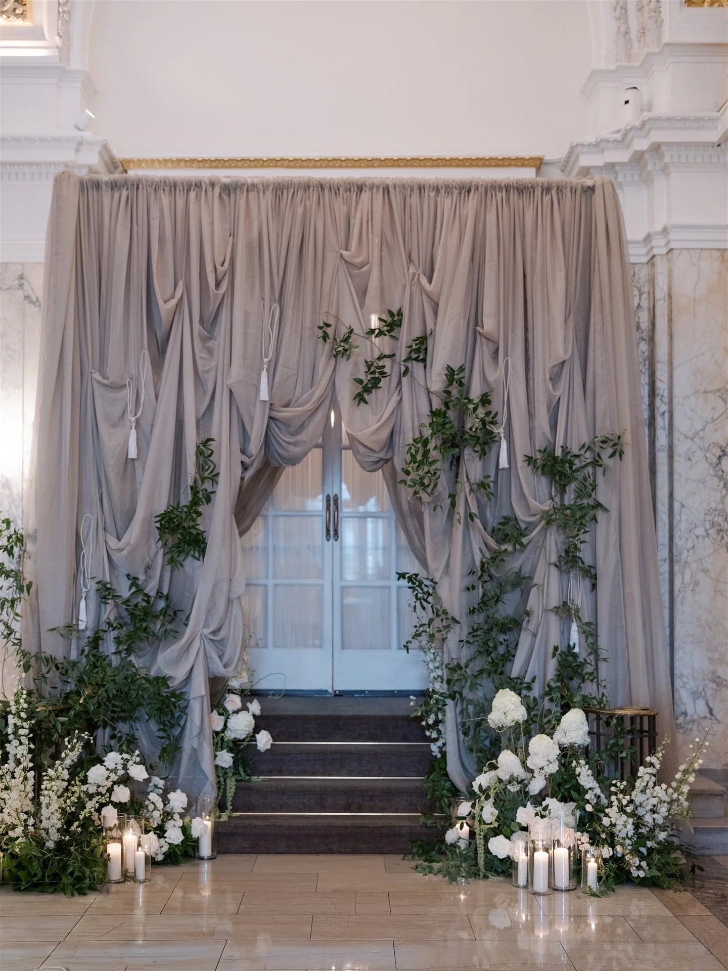 This is your sign to go all in with the draping. Soft draping has officially entered its main character era.😍

Effortless, romantic, dynamic, and endlessly elegant &mdash; it adds such a sense of movement and storytelling to a space. I&rsquo;m compl
