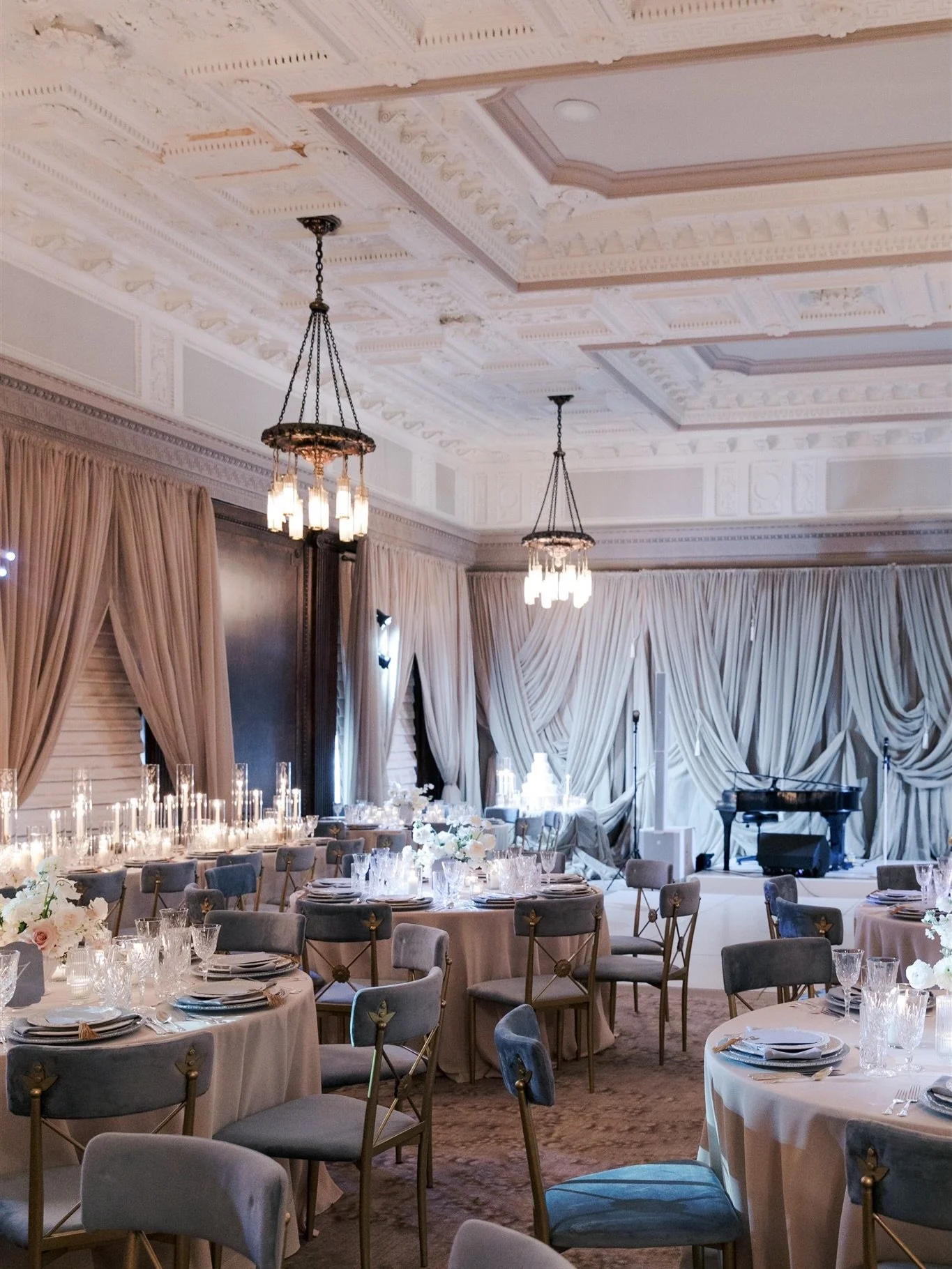 A reception design we&rsquo;re still dreaming about. 🤍

From the romantic draping that transformed the ballroom to the candlelit glow and bespoke florals by @the_florista_, every detail felt intentional and timeless.

@fetenashville_weddings beautif