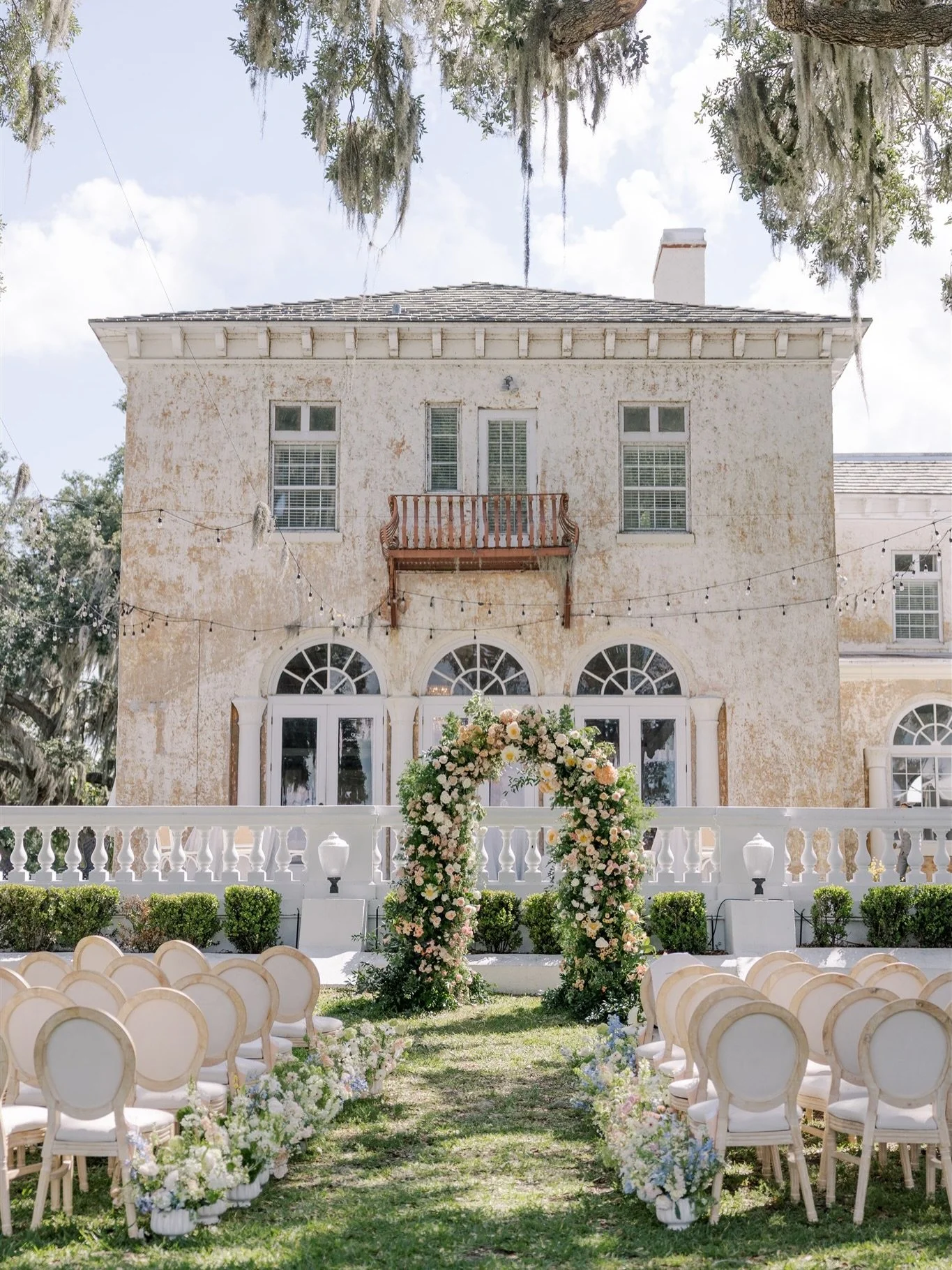 Swipe, save for later and send to your planner! Springtime floral romance &amp; inspiration!🤍

If you&rsquo;re dreaming of a wedding day that feels like an English garden in full bloom, this is your sign to lean into florals that feel alive, intenti