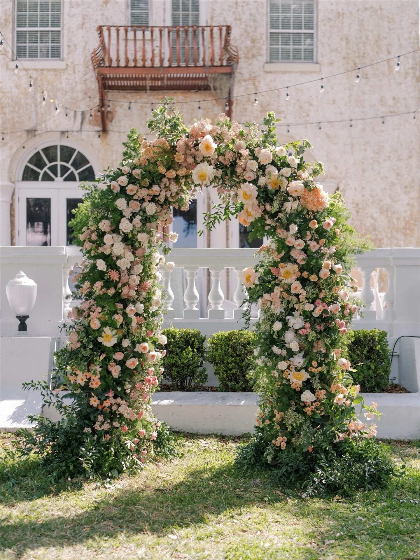 IN THE JOURNAL &bull; Featuring Balee &amp; Nathan&rsquo;s gorgeous wedding at the Italian inspired Bella Cosa in Lake Wales, Florida. (Link in bio. Read about it on my website)!

If ever there was a real-life Daphne and Simon, it&rsquo;s Balee and N