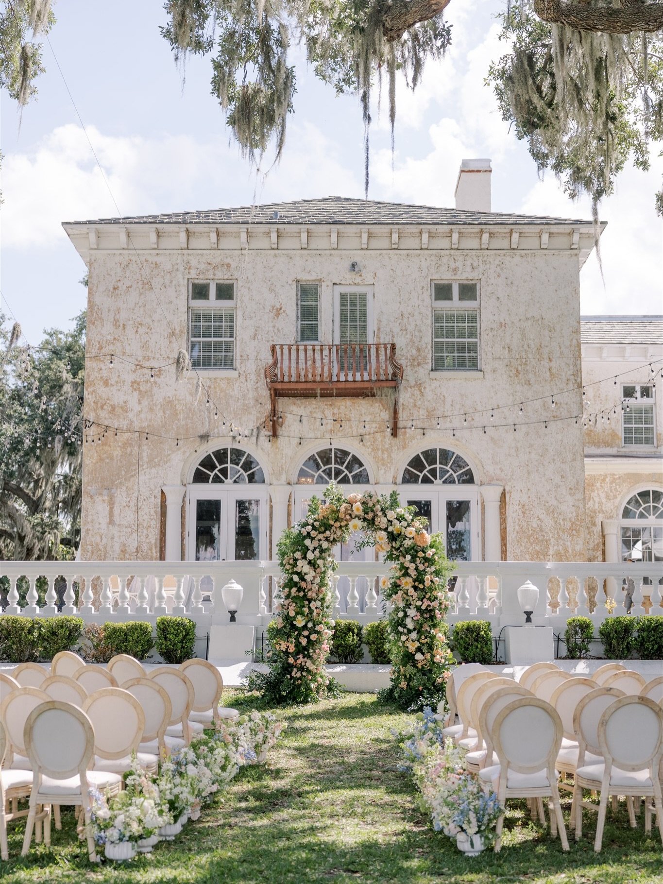 Swipe, save for later and send to your planner! Springtime floral romance &amp; inspiration!🤍

If you&rsquo;re dreaming of a wedding day that feels like an English garden in full bloom, this is your sign to lean into florals that feel alive, intenti