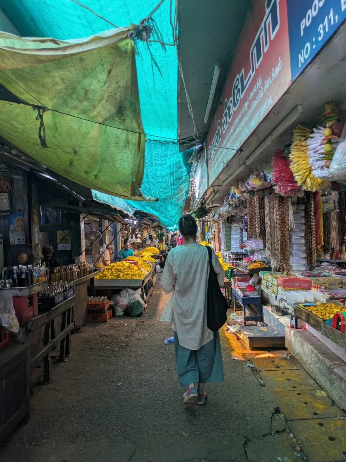 🇮🇳 Retour en Inde 
Il y a 16 ans, je partais en Inde pour mon premier voyage solo... sans smartphone, sans connaissance de ce pays, de sa culture. Bref, j&rsquo;&eacute;tais compl&egrave;tement perdue dans tous les sens du terme.

Entre-temps, j&rs