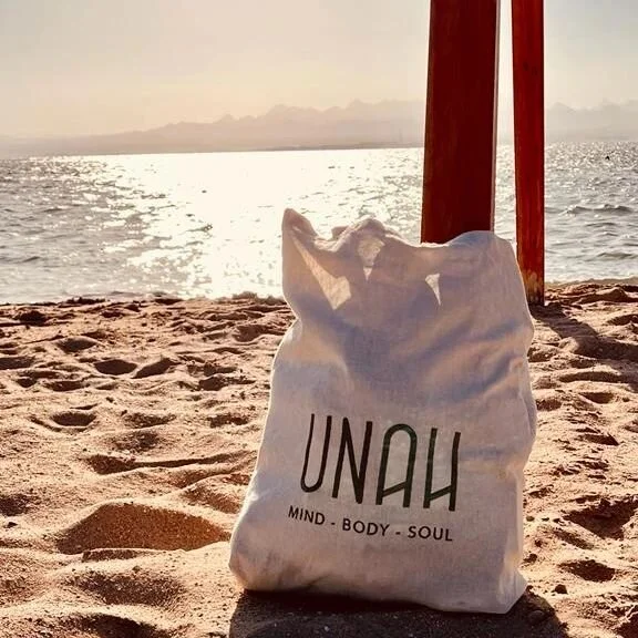 Unah vous accompagne au travers des saisons et vous pr&eacute;pare &agrave; les accueillir en toute s&eacute;r&eacute;nit&eacute;. 
Boostez ou am&eacute;liorez votre Mind Body Soul de mani&egrave;re holistique et naturelle chez Unah avec nos soins de