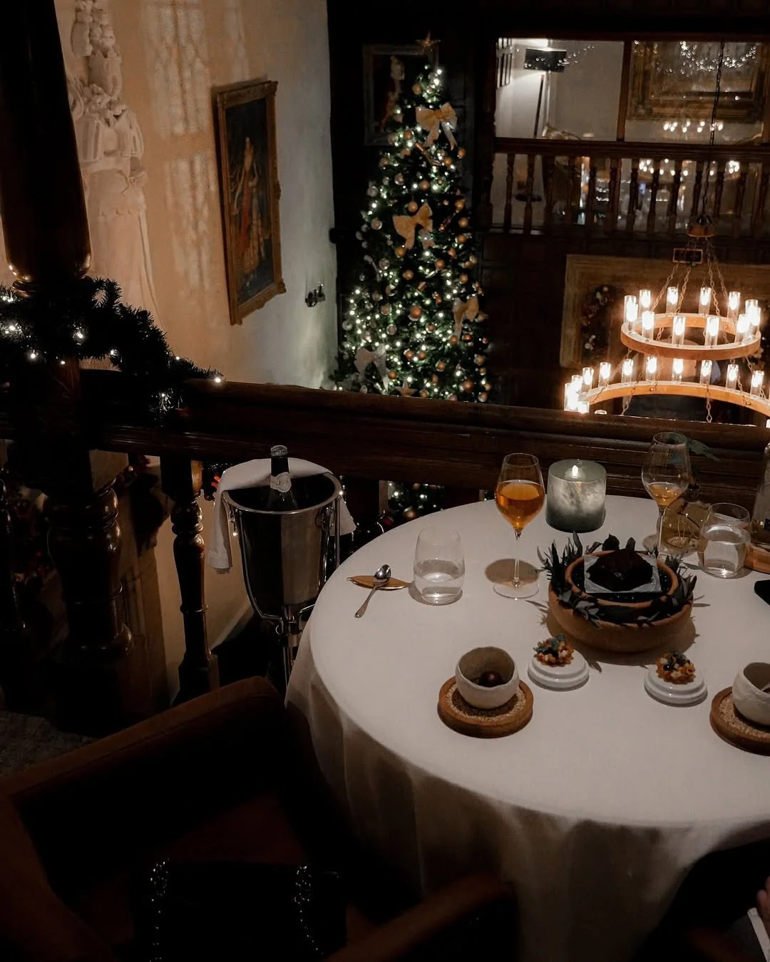 Make this Christmas Eve truly special with a festive journey at &Agrave;cl&egrave;af 🌟

From delicate crab with mango to indulgent chocolate with pistachio, every dish is crafted to delight. Set in the historic Great Hall, your evening promises to b