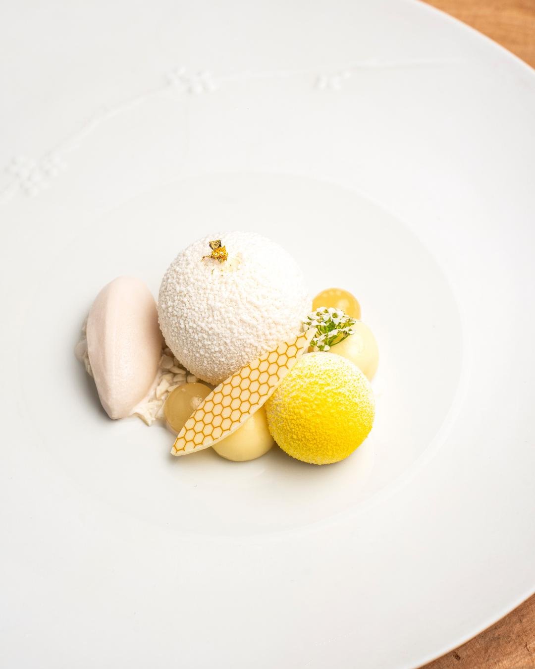 Another moment for HONEY milk, yuzu 

Perfectly paired with Icewine, Ontario.