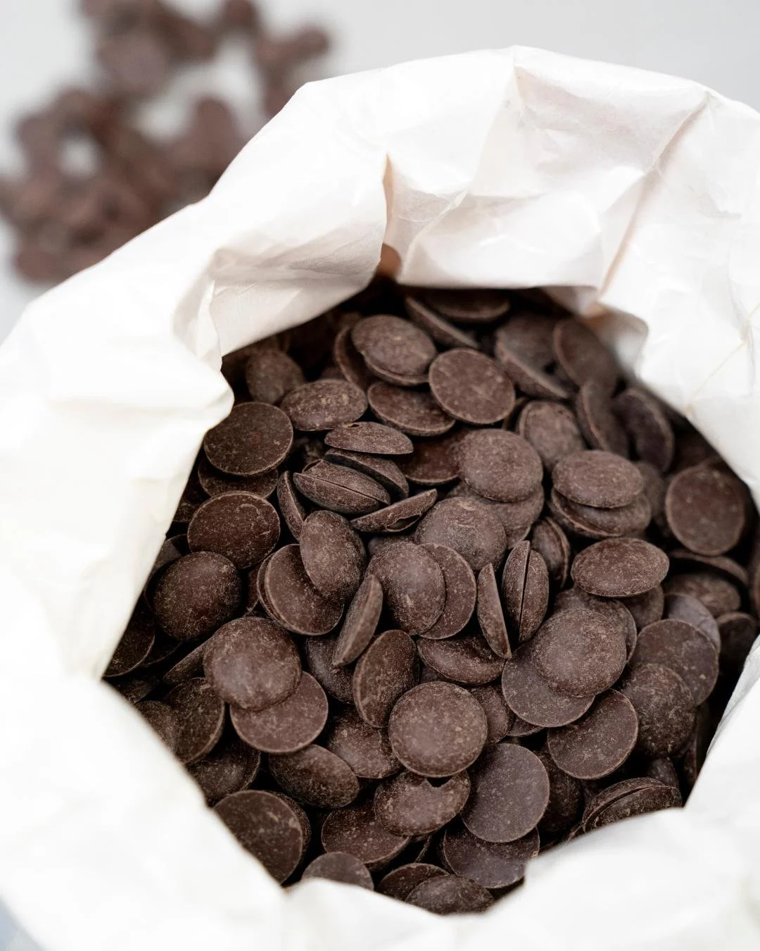 CHOCOLATE Nicolas Berger, pistachio

Single-origin @chocolatnicolasberger d&eacute;lice crafted from 50% Madagascan chocolate, revealing a pistachio custard at its core. Finished with 75% Madagascan chocolate, crowned with a delicate cocoa nib tuile 