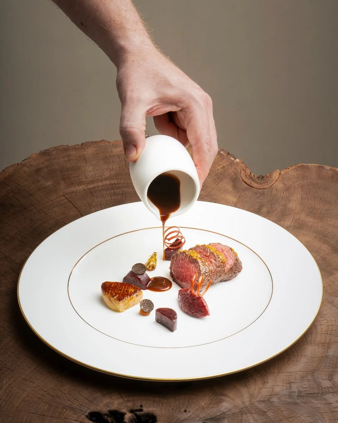 VENISON beets, black tea

Perfectly paired with Tintilia, Molise.