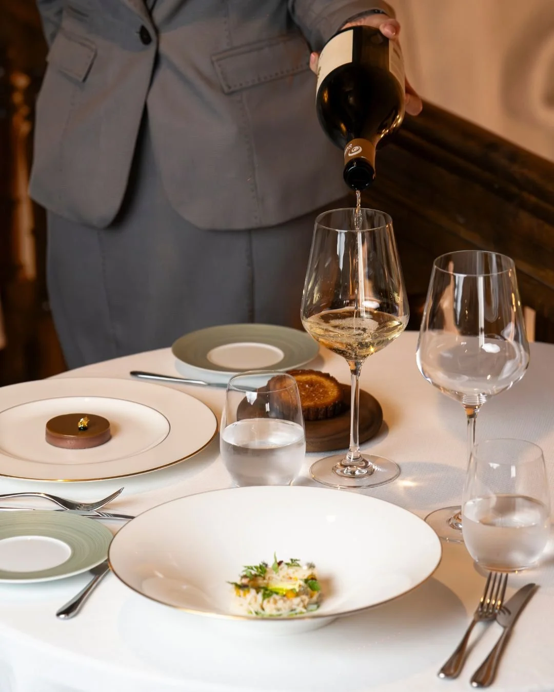 Not just dinner, an evening that unfolds in courses and moments.

Our MICHELIN Dining Break is an experience defined by detail, discover the artistry of &Agrave;cl&egrave;af, the stillness of Boringdon Hall, and nothing in between to interrupt it.

B