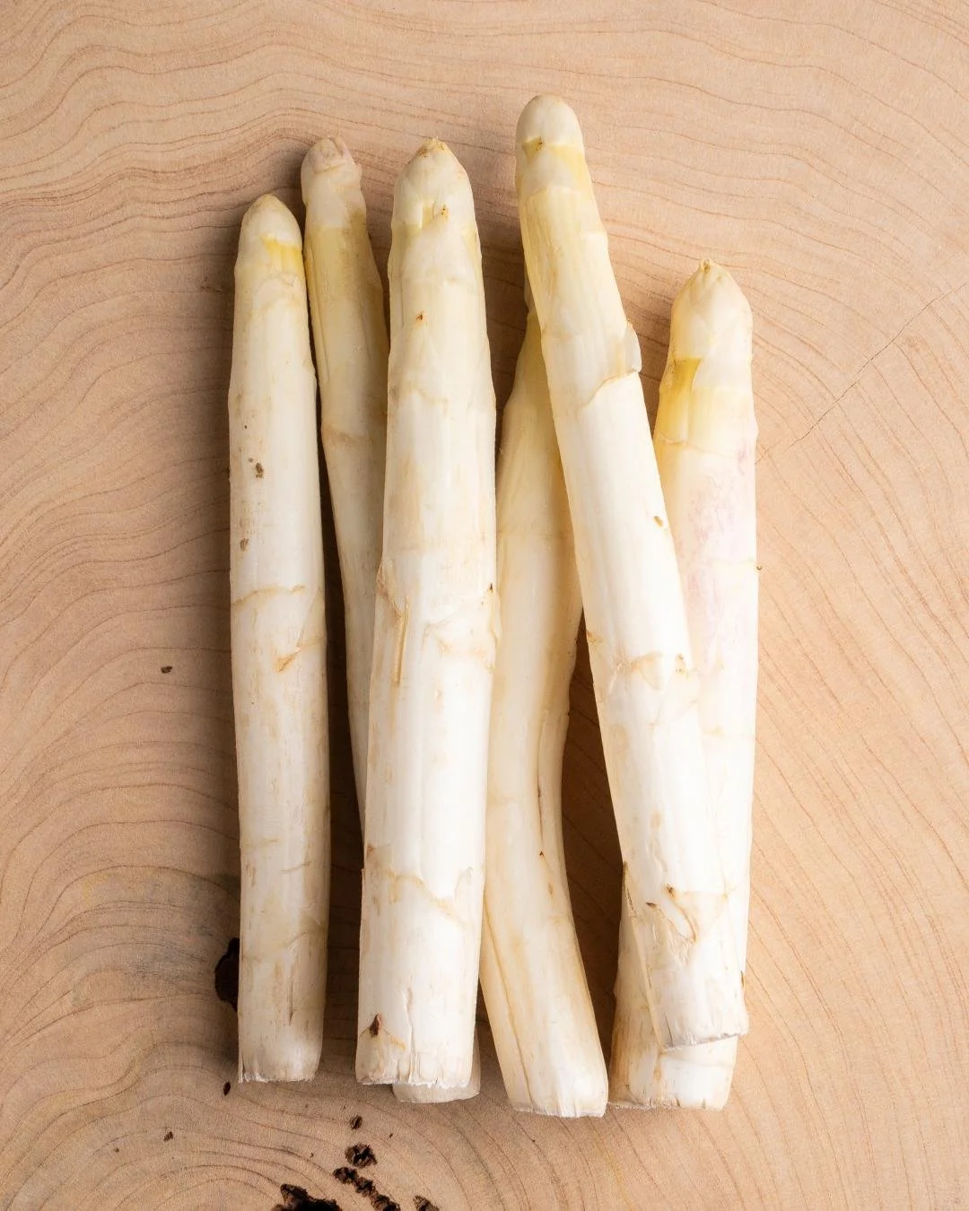 QUAIL white asparagus, hazelnut

Perfectly paired with Gros Manseng, Juran&ccedil;on. 

Reserve your table via the link in bio.