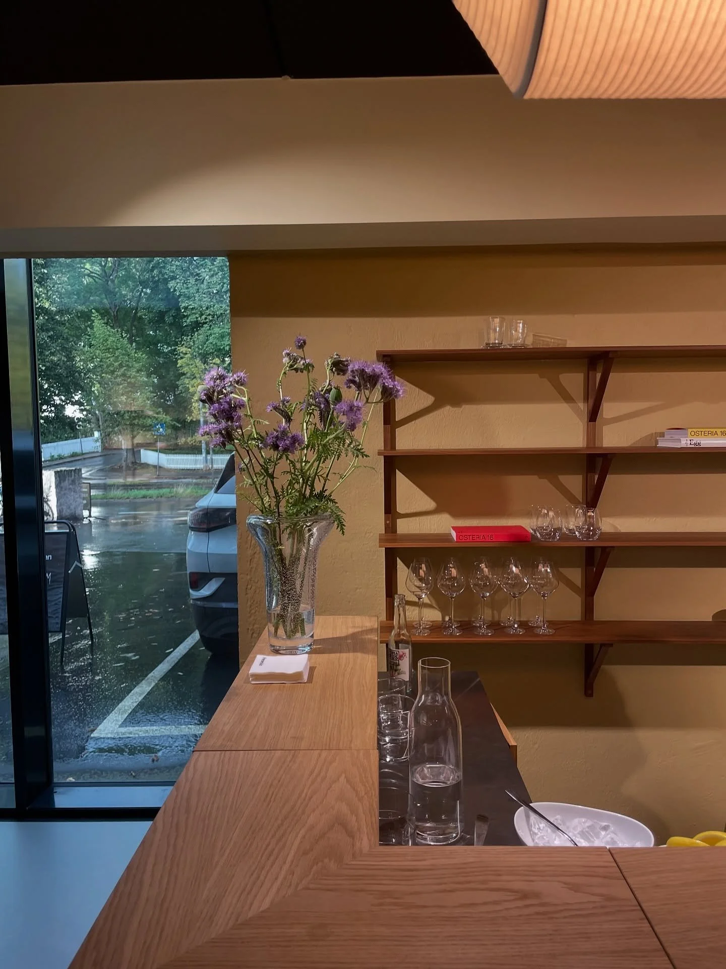 Fargesatt @fredericiafurniture sitt showroom i Oslo for @designerssaturday_oslo