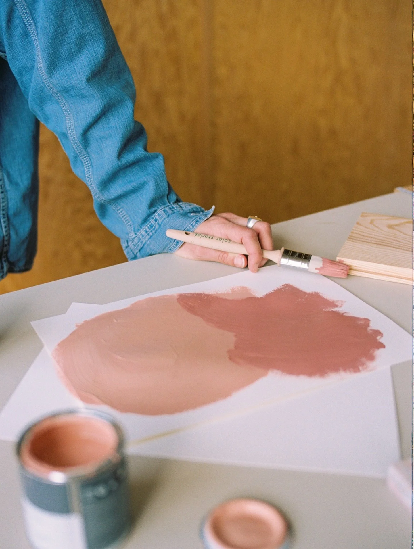 Hvorfor er det viktig &aring; tenke p&aring; hvilken type maling du velger &aring; bruke i hjemmet ditt? Alle malte overflater er ogs&aring; et material. En overflate som p&aring;virker lysets oppf&oslash;rsel i rommet generelt og fordeler fargene po