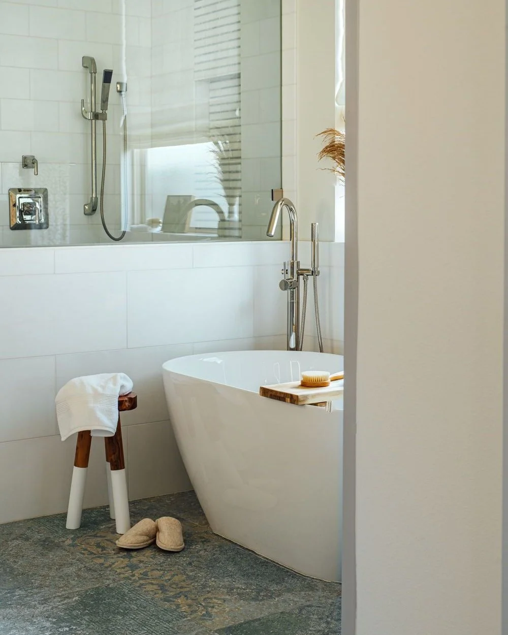Spaces designed to rejuvenate and recharge 💛⁣
⁣
Design @parsonsid⁣
⁣
#atxdesigner #austininteriordesigner #austininteriors #austininteriordesign #bathroomremodel #bathroomdesign