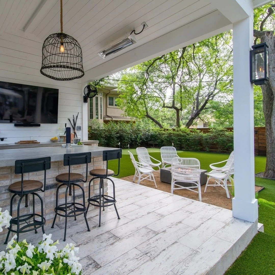 Nothing like enjoying game day with friends without leaving home. Grab a beer, we saved you a seat!⁣
⁣
Design @parsonsid⁣
⁣
#austininteriordesigner #austininteriordesign #atxdesigner #austininteriors #gameday