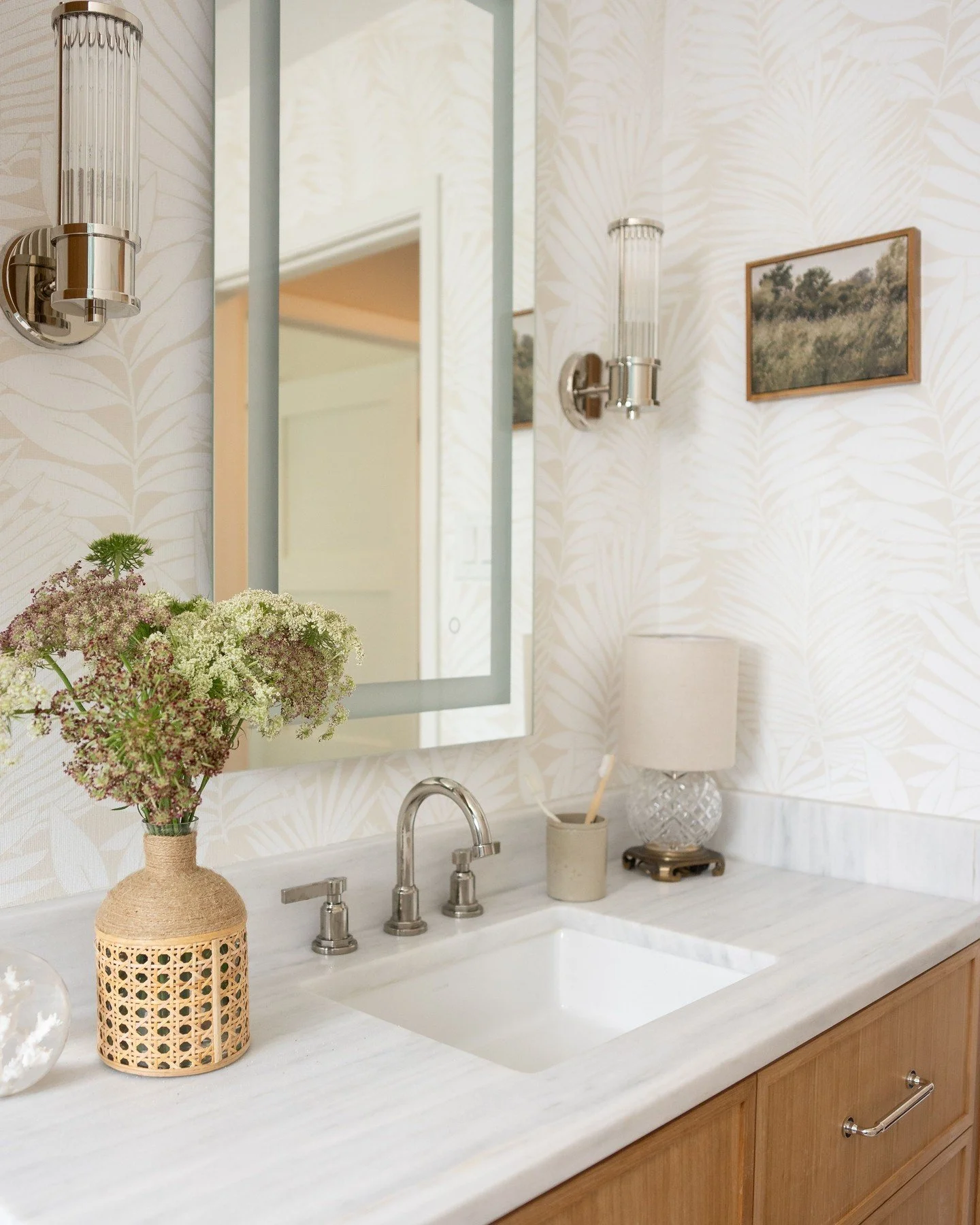 Timeless, elegant, serene - these are the words we held onto when designing one of our favorite bathrooms to date.⁣
⁣
Design @parsonsid⁣
⁣
#bathroomremodel #atxdesigner #austininteriordesigner #austininteriors #austininteriordesign