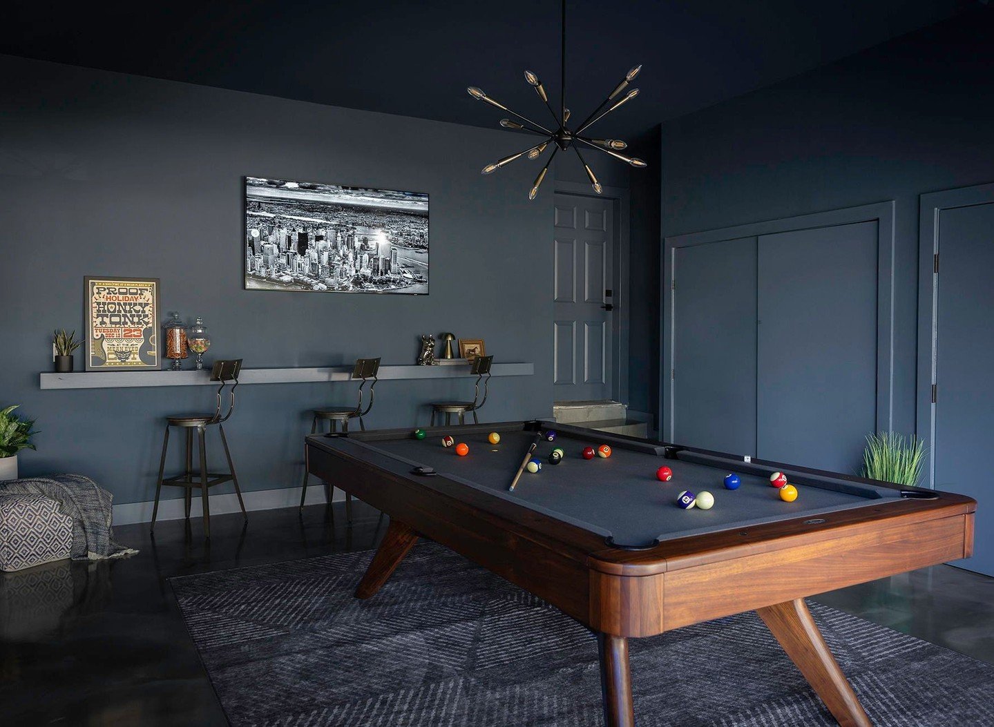 Nothing like enjoying a game night with friends without leaving home. Grab a beer, we saved you a seat!⁣⁣
⁣
Design @parsonsid⁣
⁣
#atxdesigner #austininteriordesigner #austininteriors #austininteriordesign #gameroom