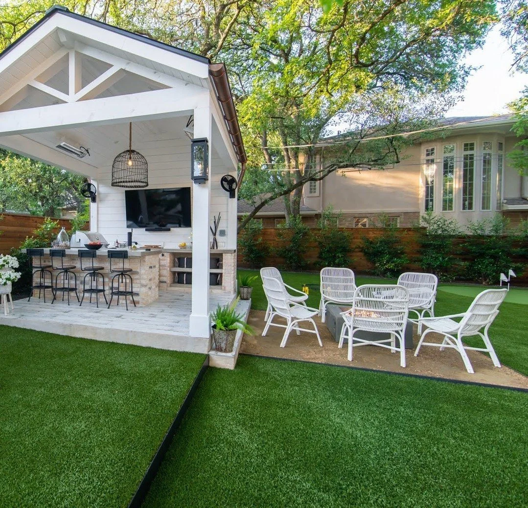 Once bare and unused, this backyard became the life of the party. With several distinct zones for gathering and entertaining, our clients' lifestyle got a major upgrade.⁣
⁣
Design @parsonsid⁣
⁣
#atxdesigner #austininteriordesigner #austininteriors #a