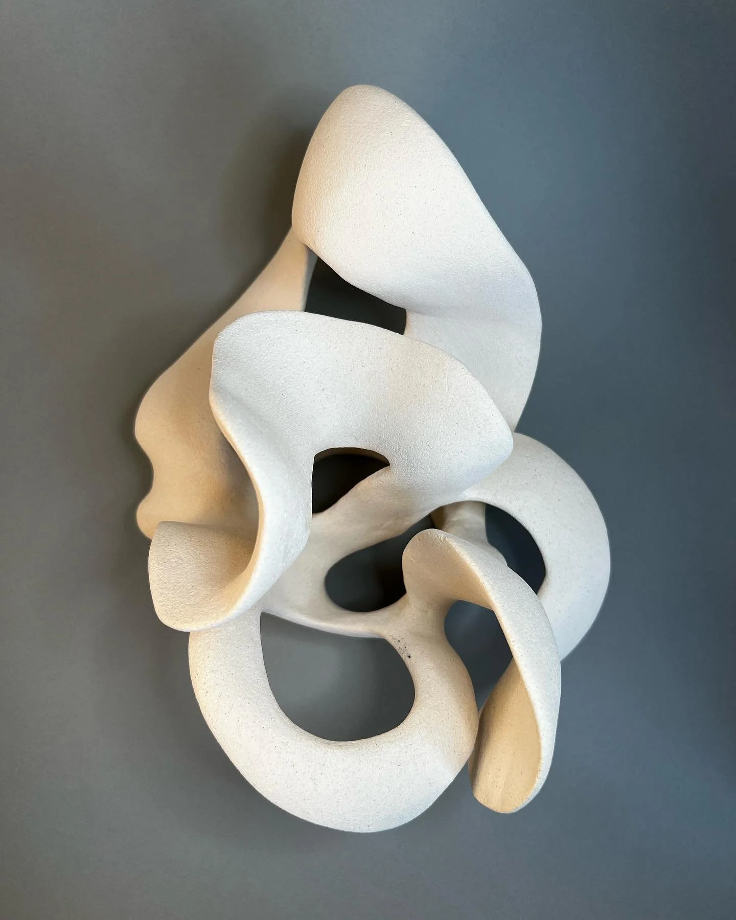 #hightemperatureclay #hightemperatureceramics #whiteclay #abstractsculpture #abstractart