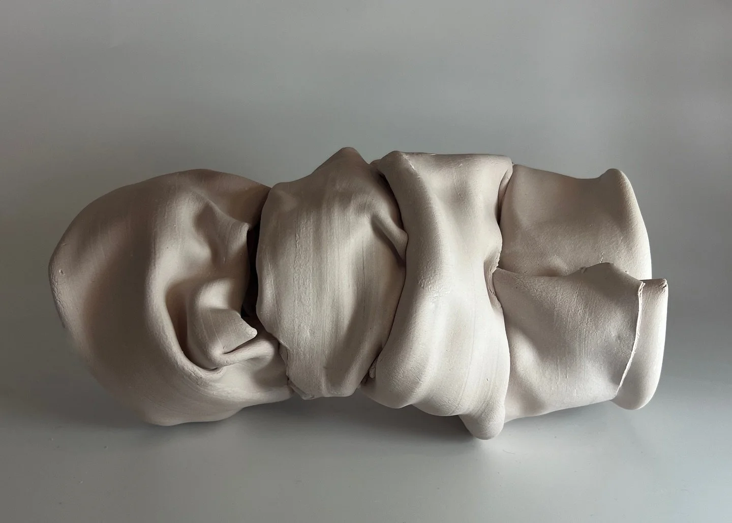 &ldquo;Gentle Pressure&rdquo;

#paperporcelaine #pulscontemporaryceramics