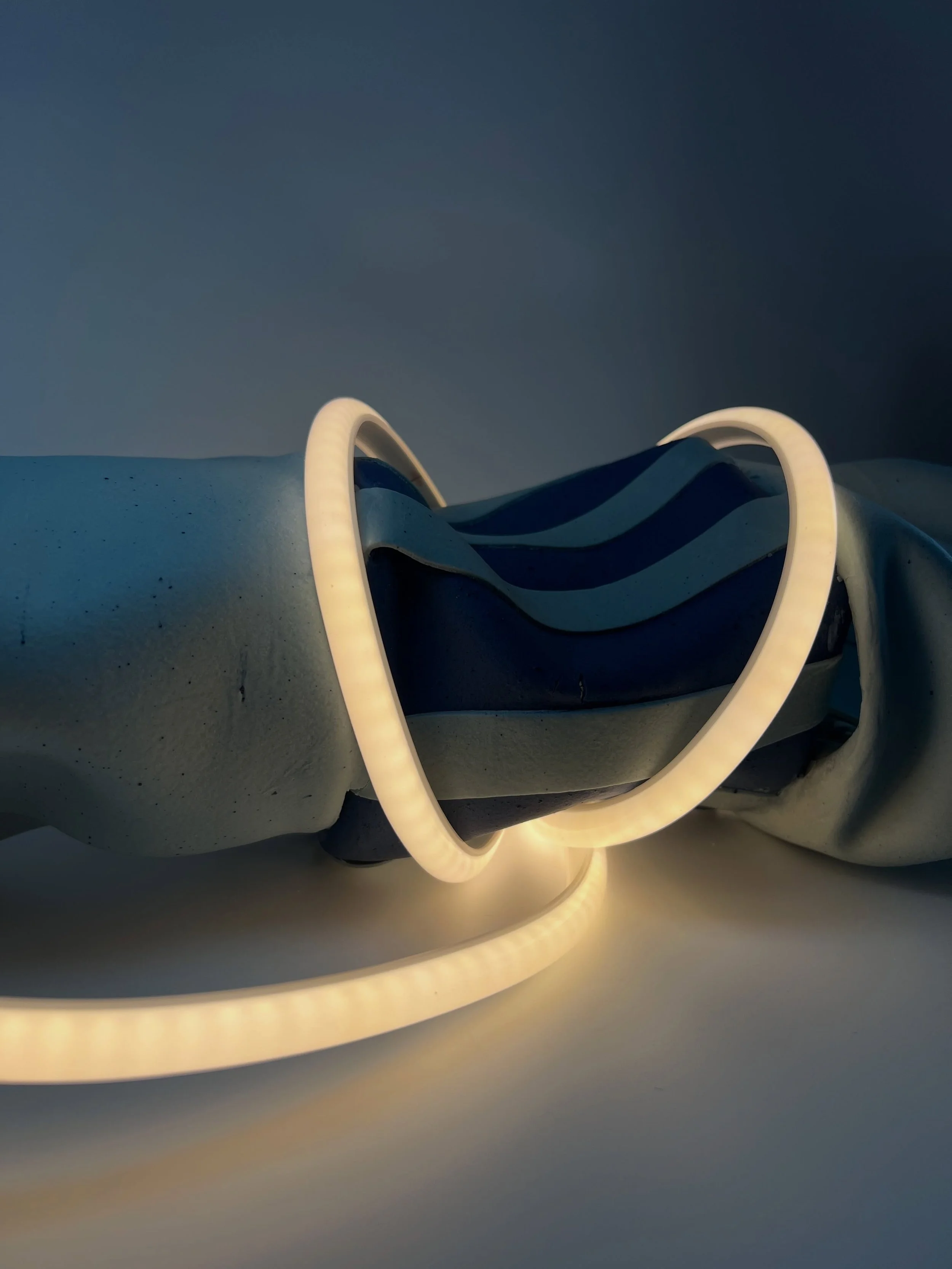 Blue Hour, Waves frozen in clay!! 

Handmade ceramic sculpture with light - Paper Porcelain 

#paperporcelain #ceramicart #ceramicsculpture #handmadeceramics #contemporaryceramics