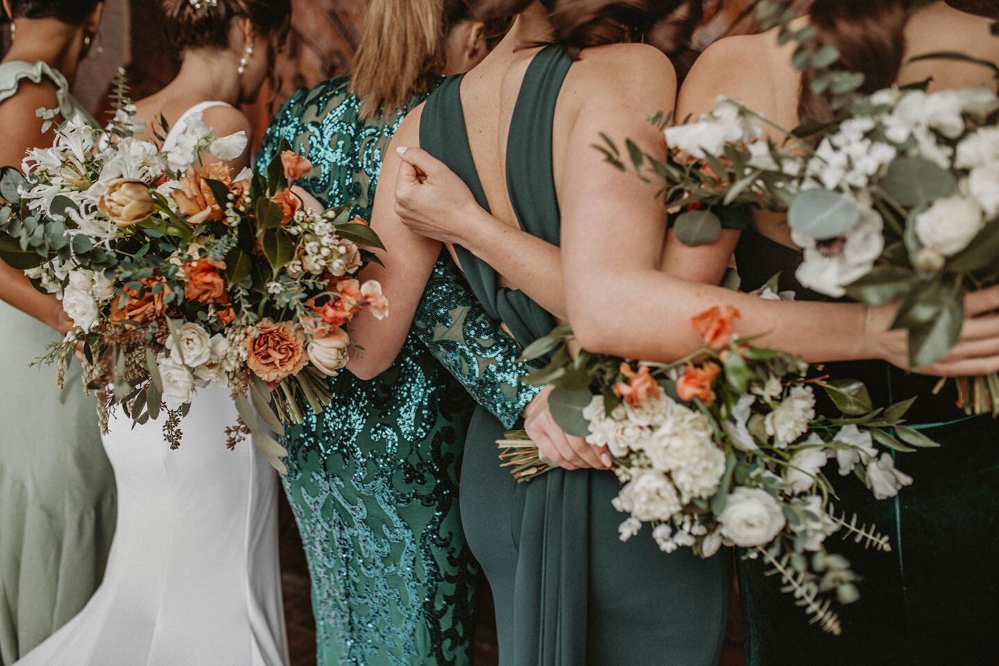 Saturday&rsquo;s are for the girls + I&rsquo;m obsessed with the mixing and matching of tones and textures. It makes it look so much more unique 🤍
//
#eventcoordinator #luxeevents #localevents #eventtrends #eventdecorations #californiaweddingplanner