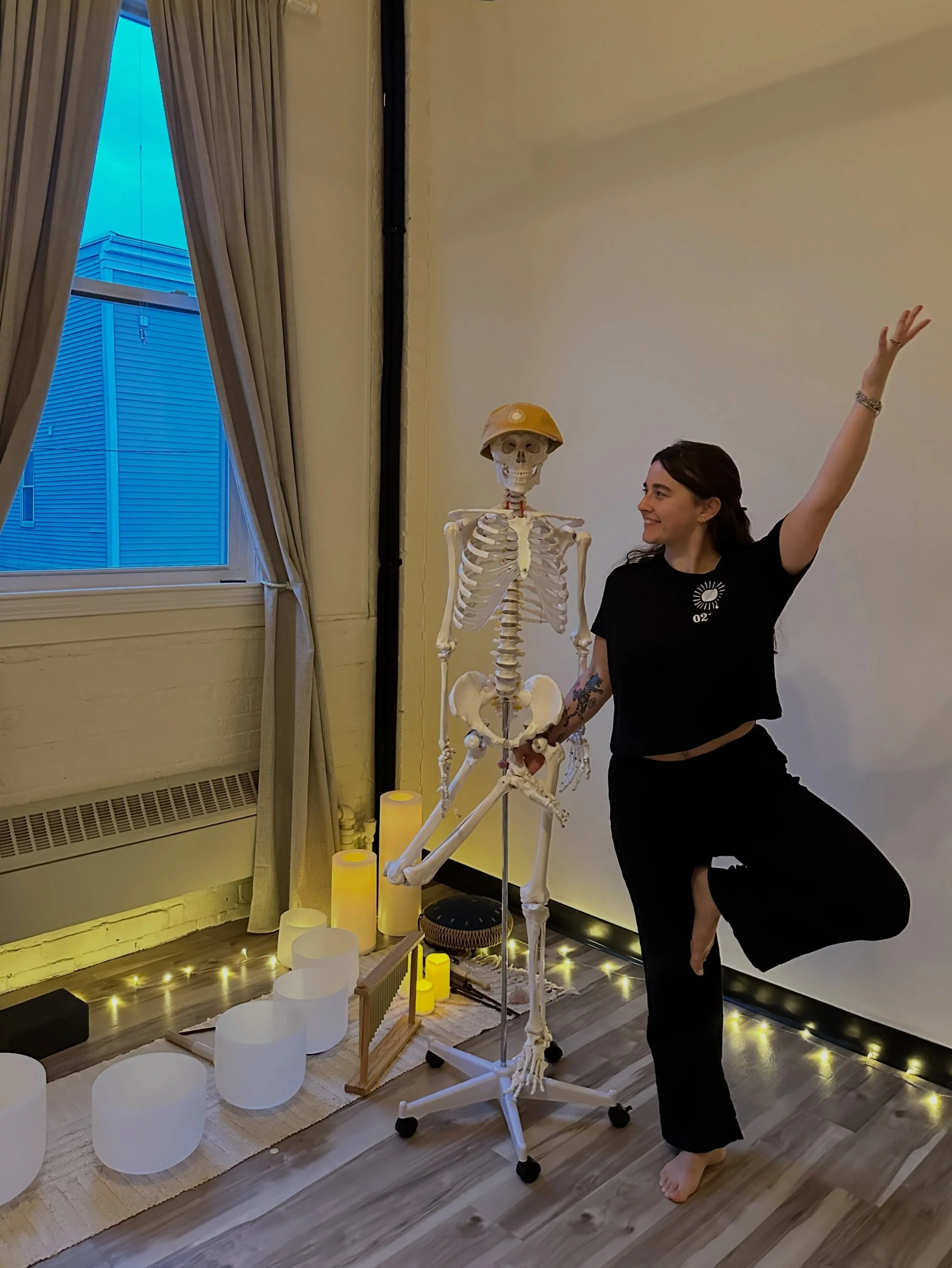 ☀️welcoming the newest member of our team ☀️

Having a strong foundation in Anatomy and how the body moves is an integral part of all of our upcoming teacher trainings:

🦴 Barre Teacher Training 
🦴 Yoga Teacher Training
🦴 Mat Pilates Teacher Train