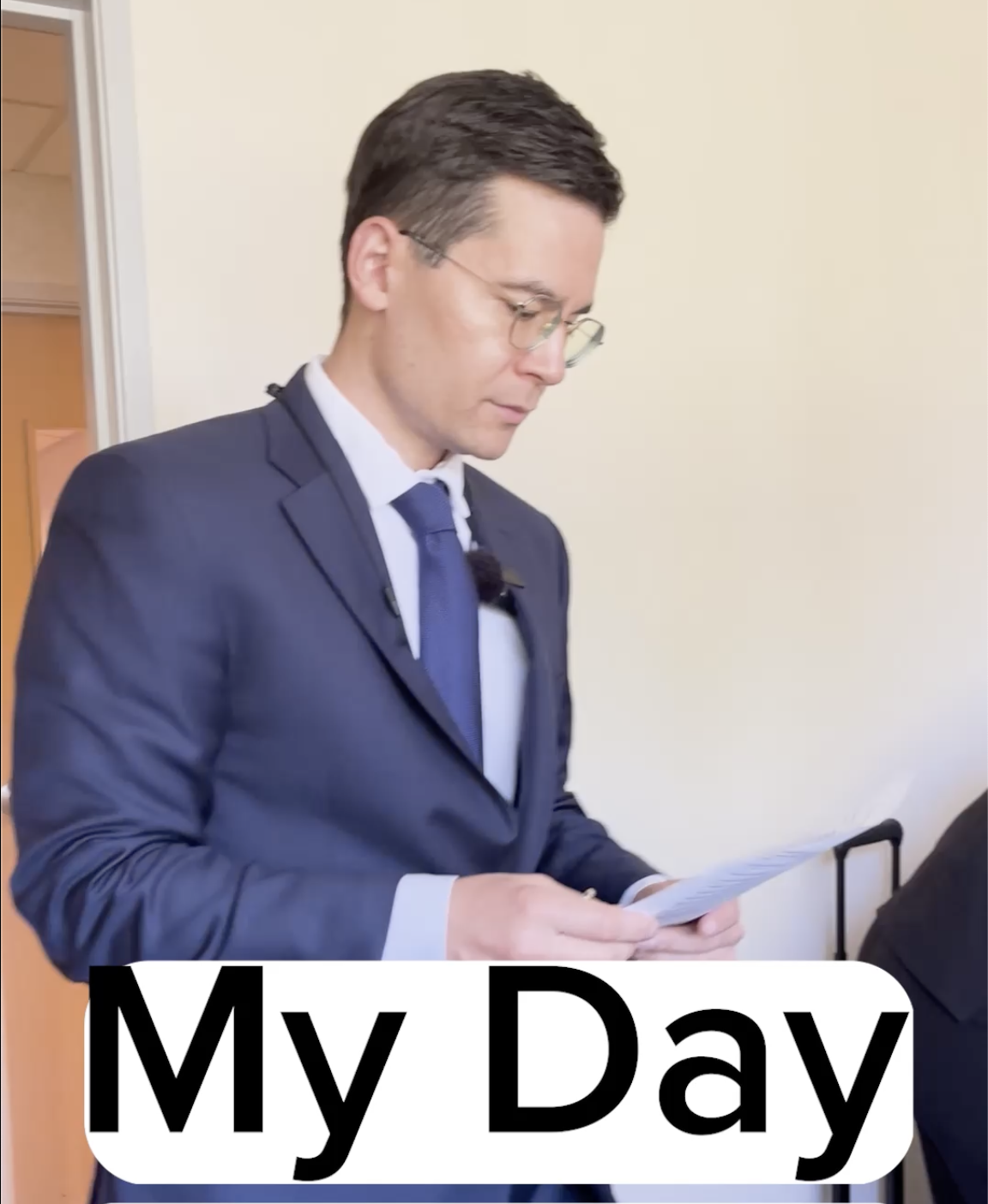 Follow me into my spine clinic today and learn how I approach the clinical diagnosis process.
