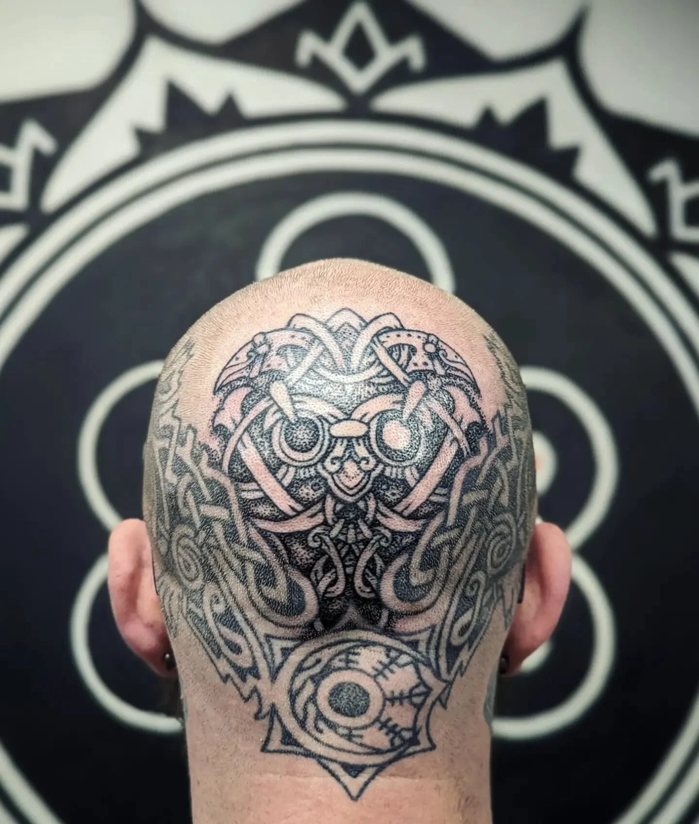 Got to finish this godmask piece for the shop manager @morgan1977insta on Saturday, wedging it in between two lovely @northernblack.bone wolves so absolutely no pressure or anything... 
Must've gone alright though, we've now got plans for more head t