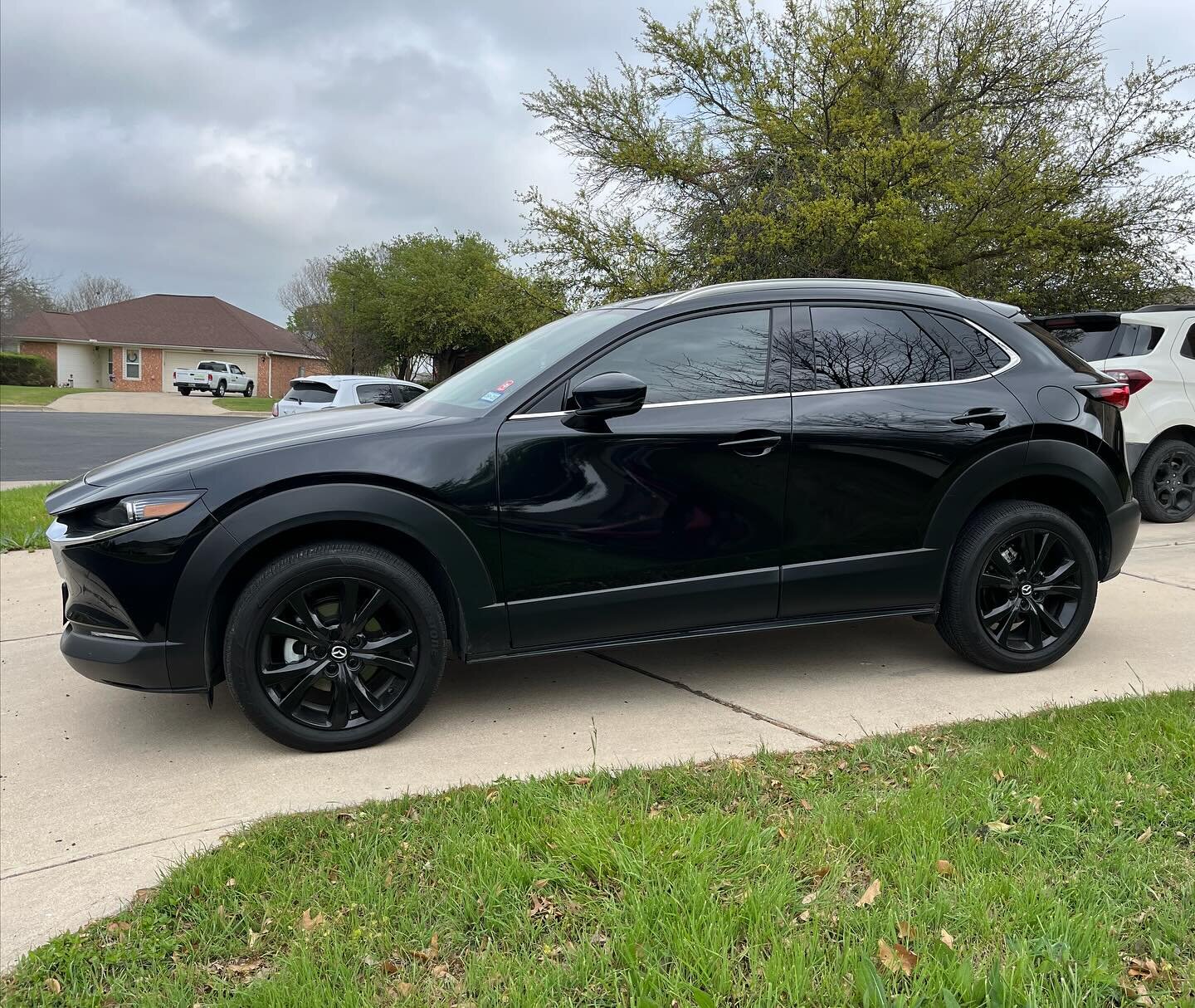 This 2023 Mazda CX-30 just got a fresh ceramic tint install. Looking pretty nice. 👊😎 #windowtint #ceramictint #windowfilm #geoshield #tinter #riseandgrindyall