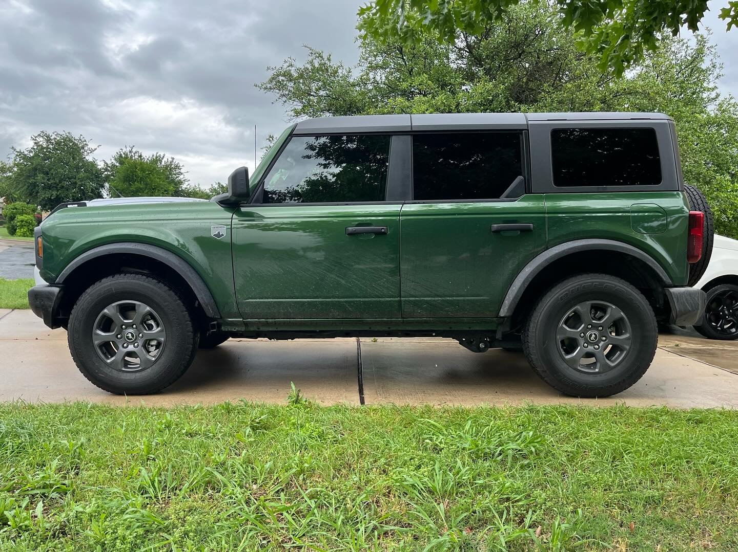 Just a 2024 Ford Bronco looking sick in that Pro Nano ceramic tint. 👊😎 #geoshield #windowfilm #windowtint #tinter #ceramictint #gettinted #riseandgrindyall