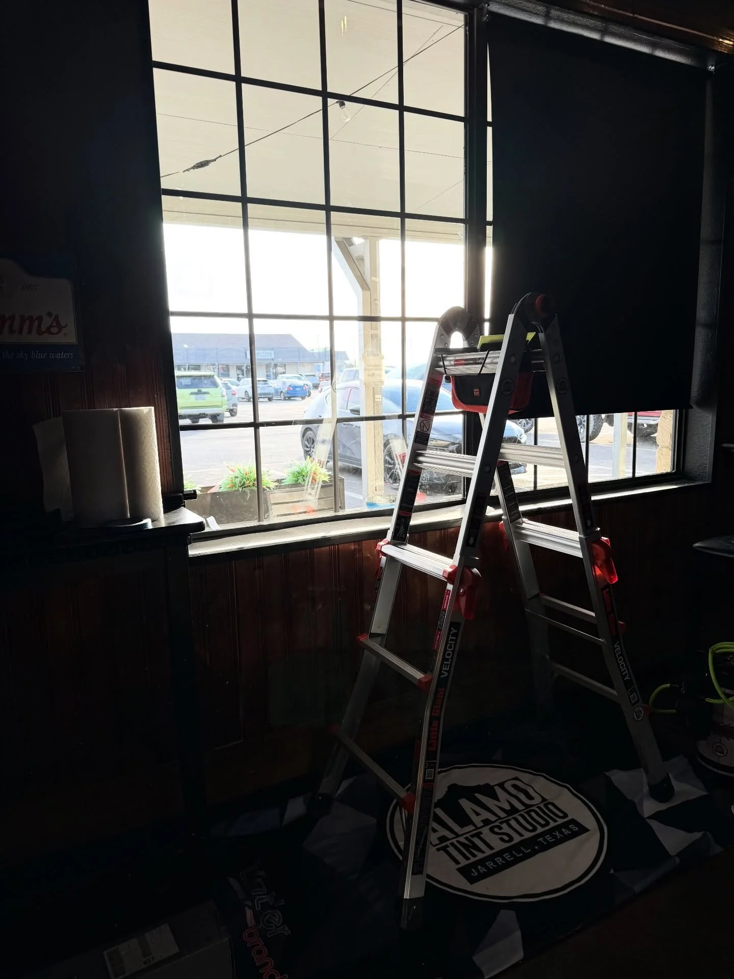 @theluckypennytx had some blinding sun issues on some large west facing windows. We took care of that today with some Geoshield SuperAlloy 5%. 😎👍 #tint #geoshield #commercialtint #tinter #windowfilm