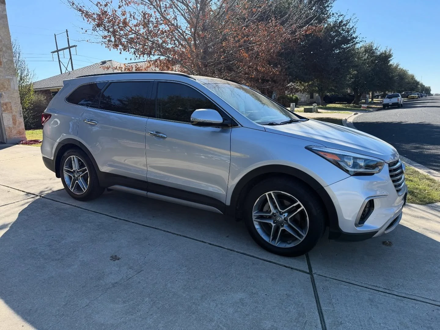 This 2019 Hyundai Santa Fe XL got some fresh Geoshield Apex Ultra Ceramic today! Call or text today to book your ride! 😎👍 #tinter #windowtint #geoshield #ceramictint #windowfilm