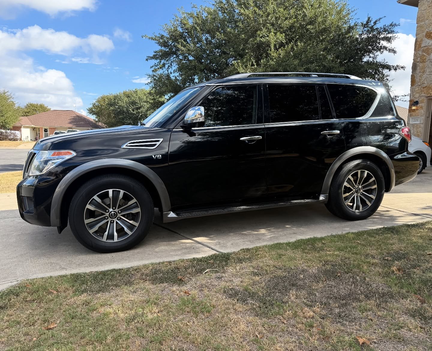 This Nissan Armada is looking pretty slick in it&rsquo;s fresh Geoshield C2 Carbon window film. 👊 #tinter #windowtint #windowfilm #carbontint #jarrelltx