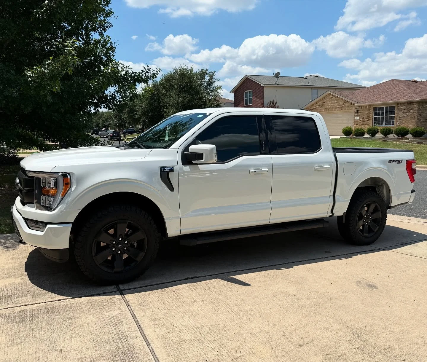 This 2023 F-150 Lariat is looking slick in its fresh Geoshield C2 Ceramic tint. 👊 #tinter #windowfilm #ceramictint #windowtint #geoshield #tint #jarrelltx