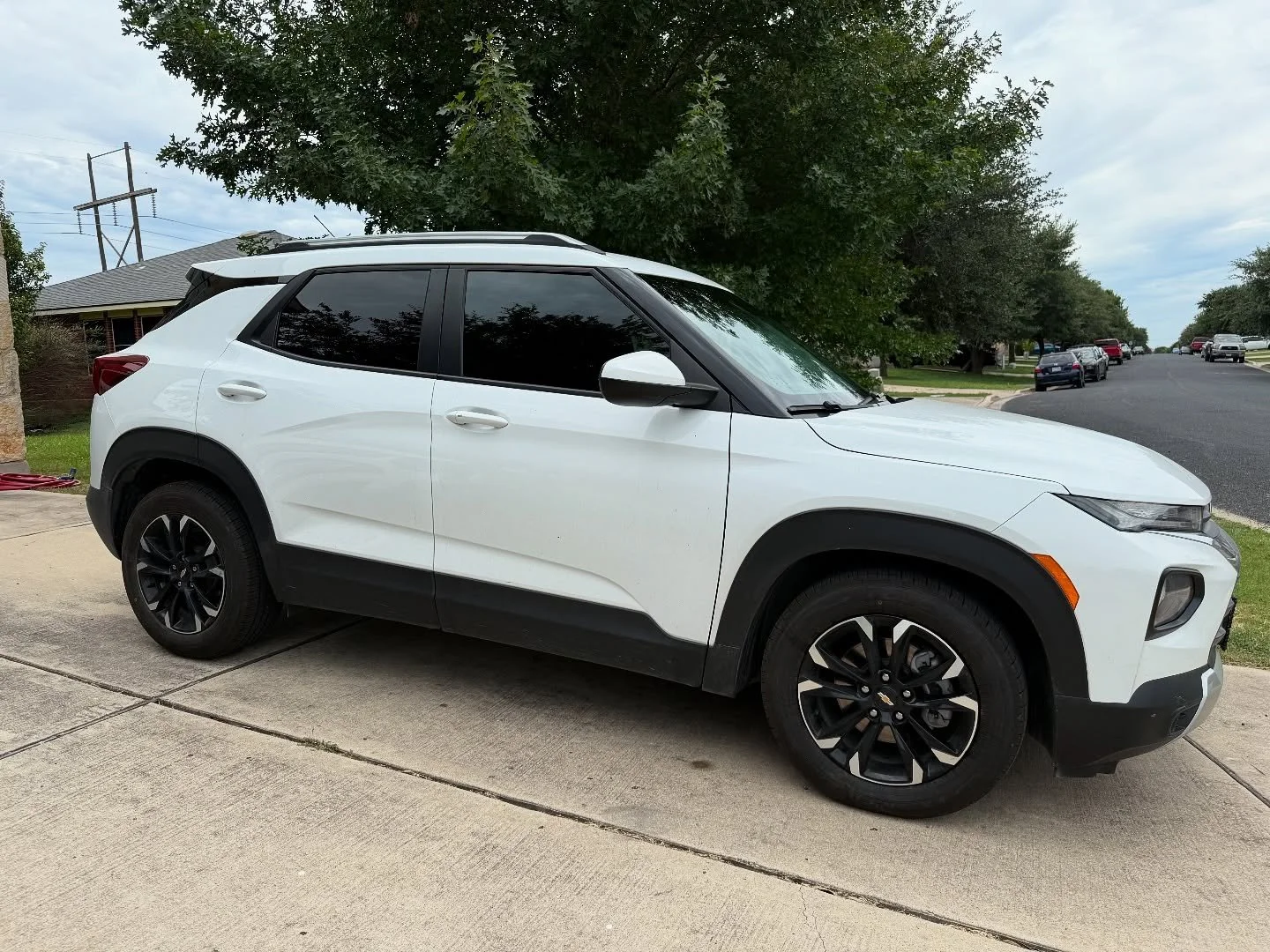 This Chevy Trailblazer is looking a whole lot cooler with its fresh Geoshield C2 Ceramic tint. 🥶 #windowtint #geoshield #ceramictint #windowfilm #tinter #staycool #jarrelltx