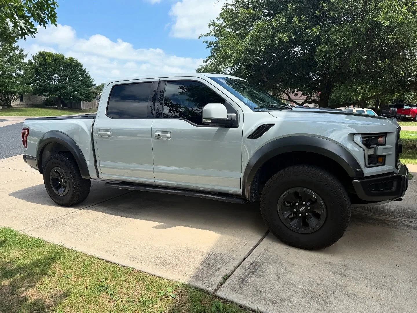 This Ford F-150 is going be staying much cooler this summer with its fresh Geoshield C2 Ceramic moonroof and sides! 😎👍 #gettinted #windowtint #tinter #ceramictint #windowfilm #geoshield #jarrelltx #tint