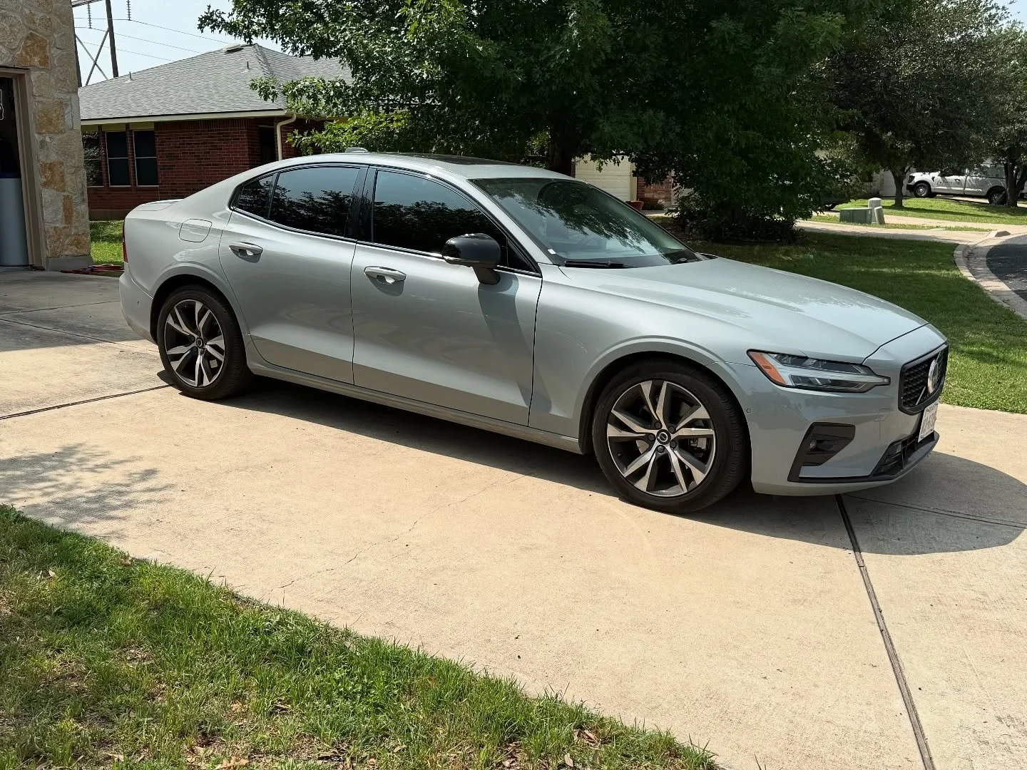 This 2024 Volvo S60 is looking slick and staying cool in it&rsquo;s fresh coat of Geoshield C2 Ceramic! 👊 #windowtint #ceramictint #geoshield #windowfilm #tinter #staycool #riseandgrindyall #jarrelltx
