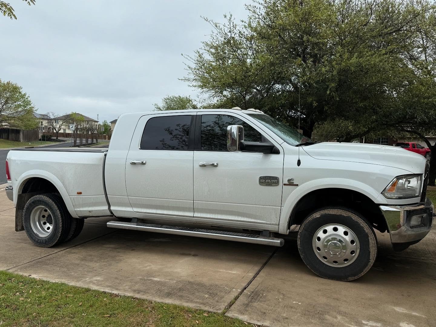 Pulled the faded old tint off this 2016 Dodge Ram 3500. Now it&rsquo;s got a fresh coat of Geoshield C2 Ceramic. 👊😎 #tinter #windowtint #windowfilm #ceramictint #tint #geoshield