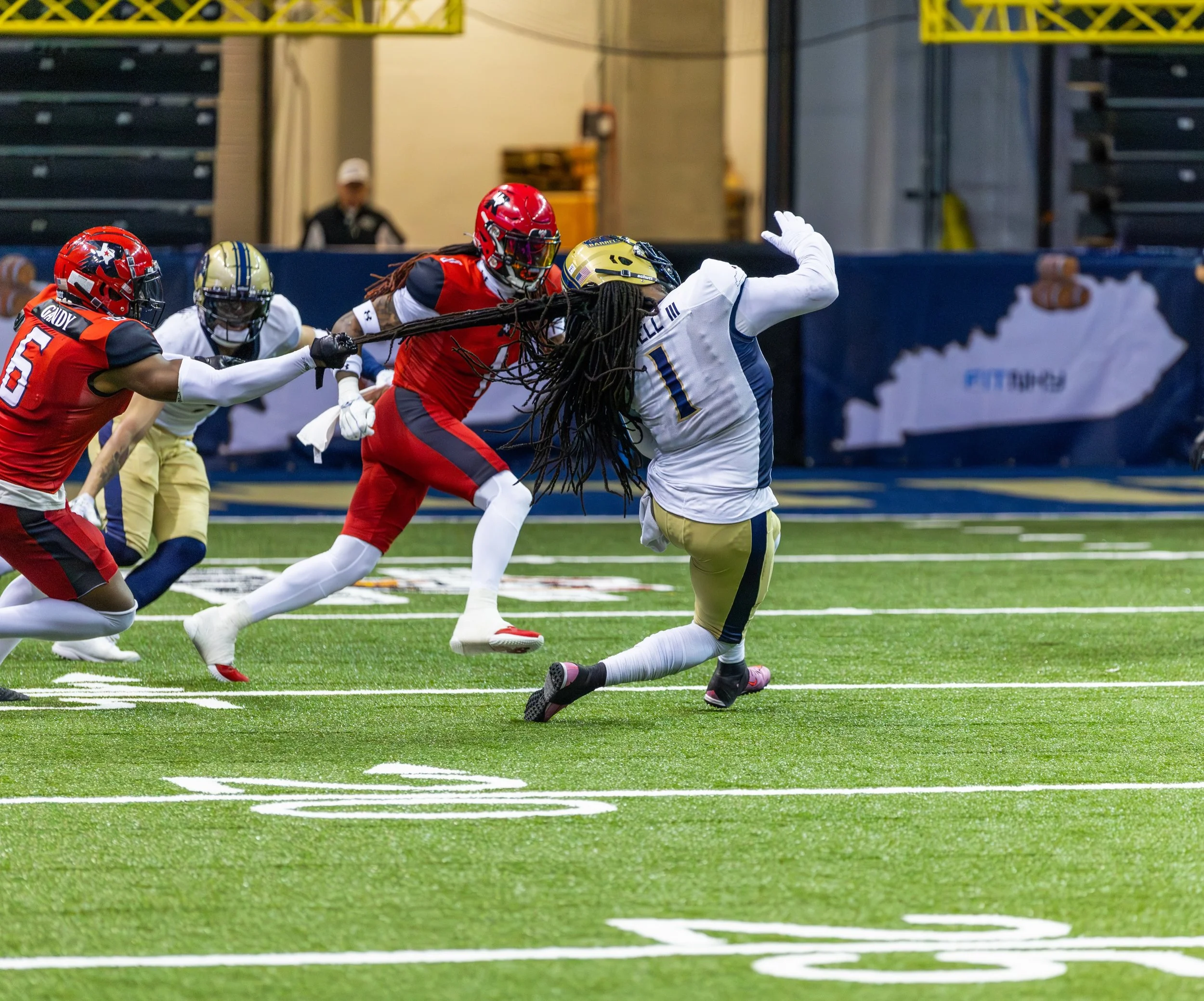 That&rsquo;s one way to stop 🛑 @joep_separateyourself I guess 👀 #arena #football #kentucky #sports #photography