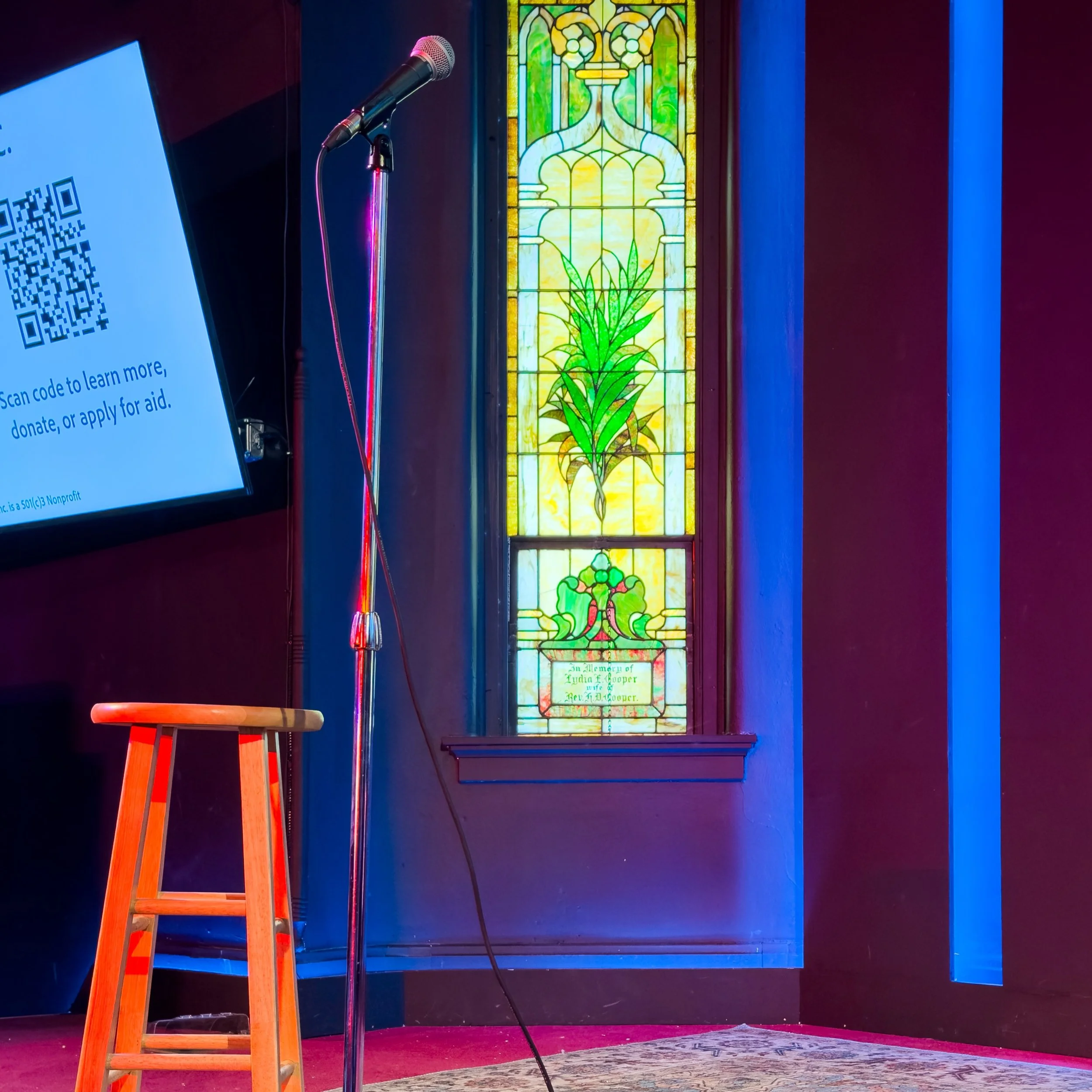 Continuing our unofficial #netflix #funny AF tour 😂🤣

Tonight&rsquo;s stop: @evaevanscomedy at @commonwealthcomedyclub‼️

Eva is absolutely hilarious 😂🔥 Our faces hurt from laughing.

#comedy #DateNight